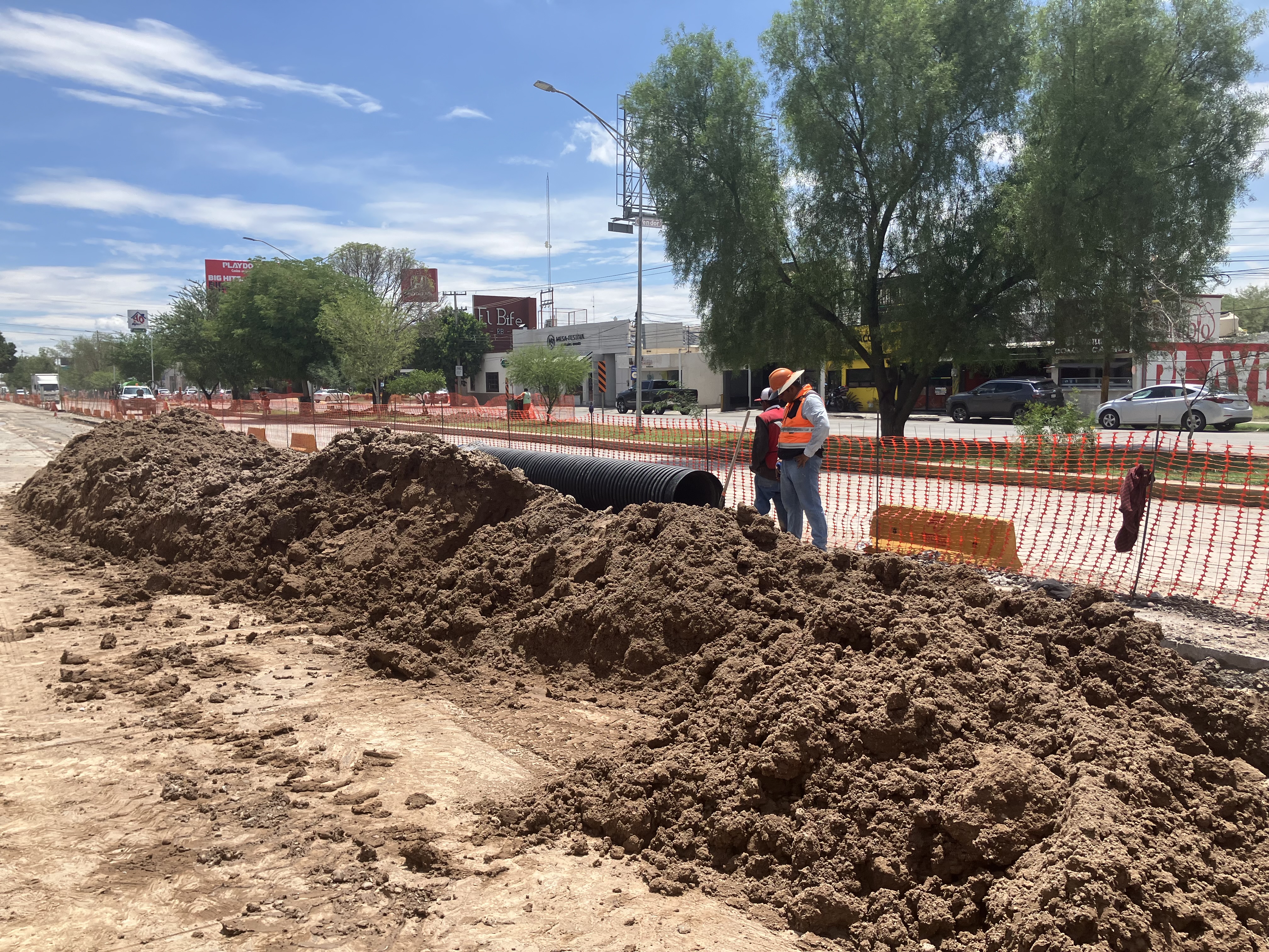 Pese a lluvias siguen las obras del Abastos-Independencia, aunque a paso lento