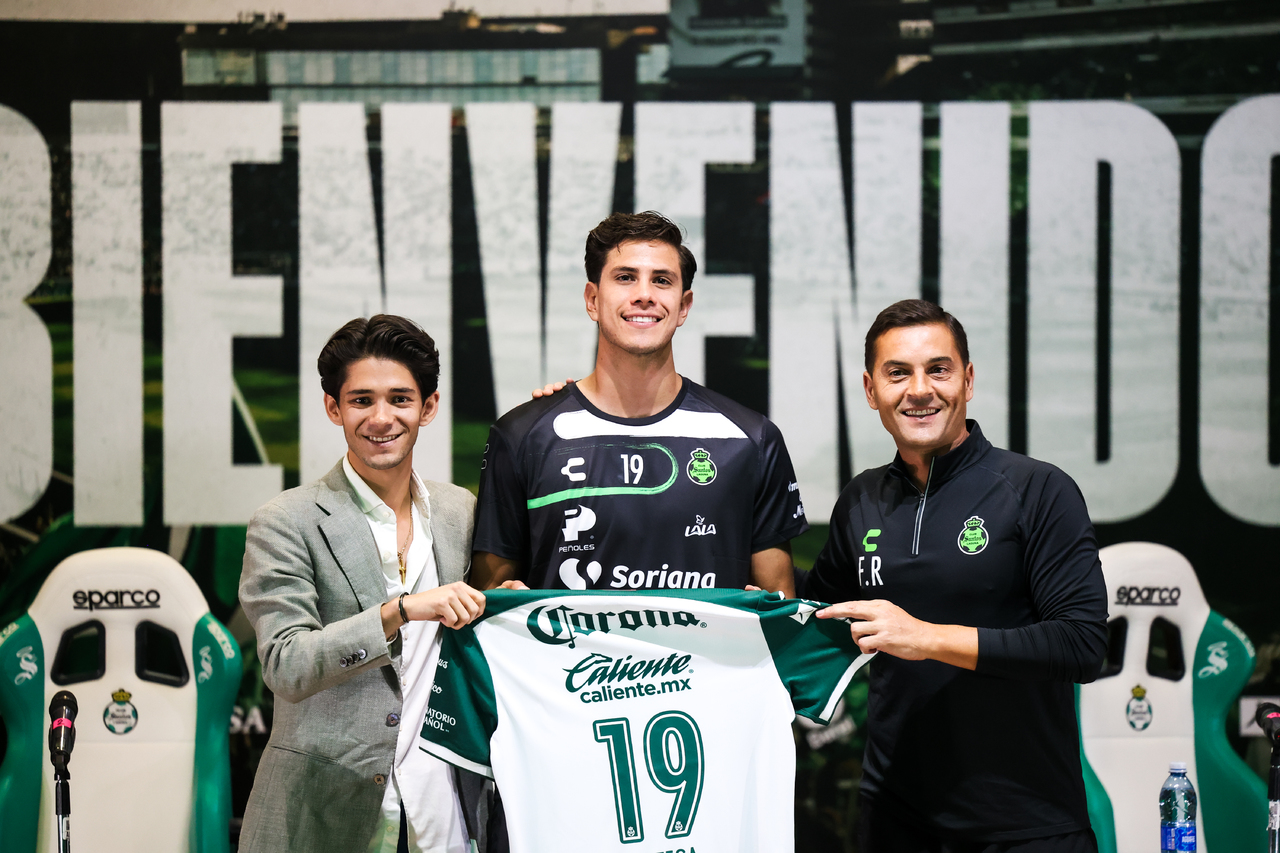 Tanto el presidente de los Guerreros, Aleco Irarragorri, como el técnico Francisco Rodríguez, le dieron la bienvenida al refuerzo.