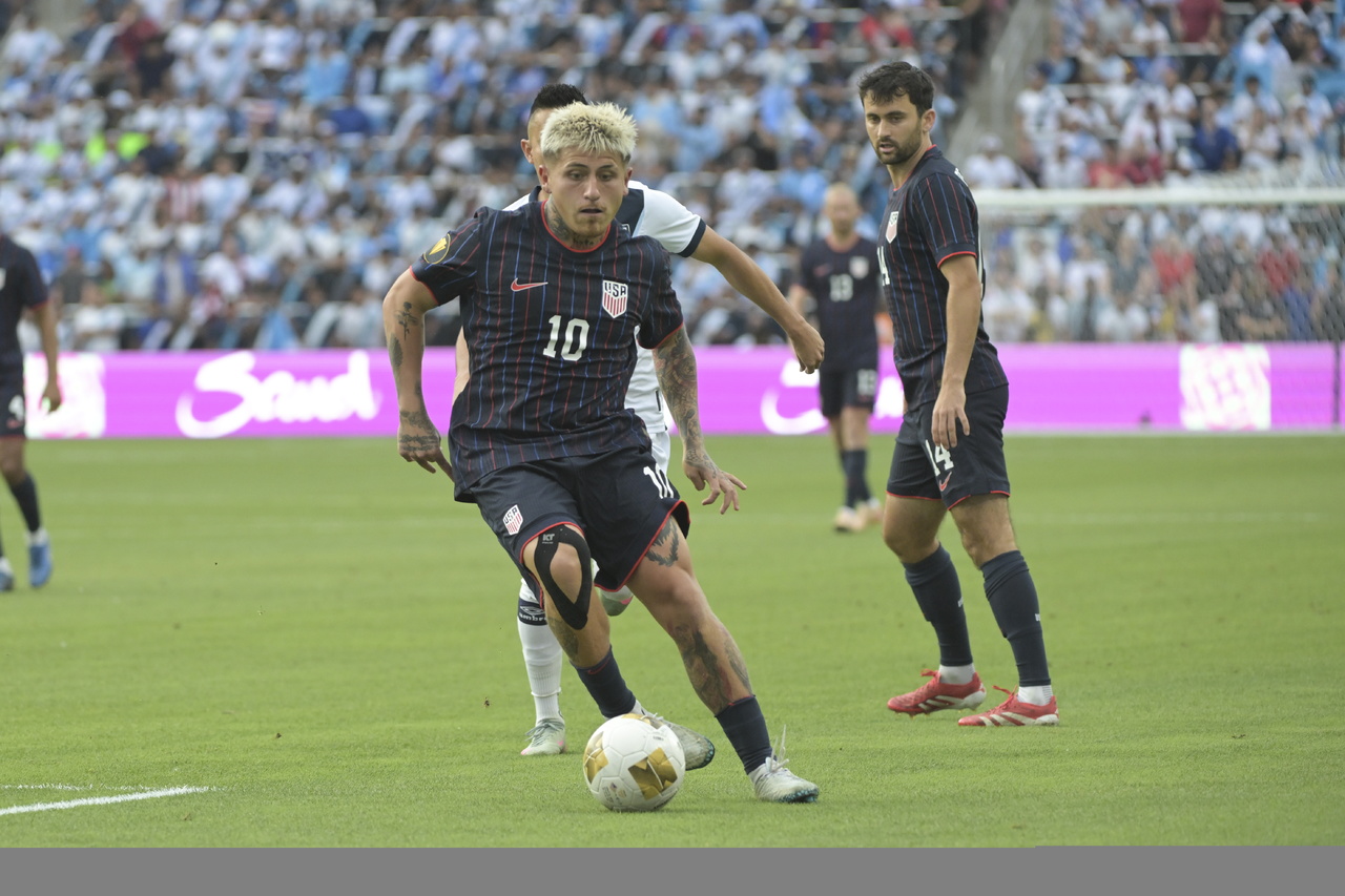 El virtuoso mediocampista que juega para el Real Salt Lake, aniquiló los sueños de la selección de Guatemala, con un doblete tempranero.