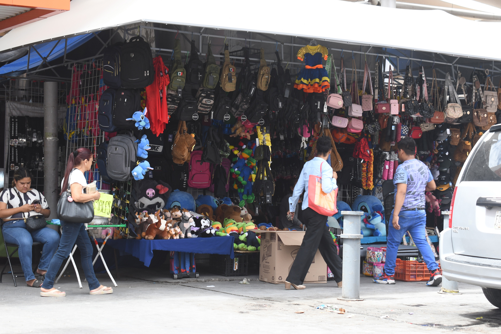 Plazas y Mercados mantienen vigilancia en el Centro para detectar vendedores ambulantes sin permiso