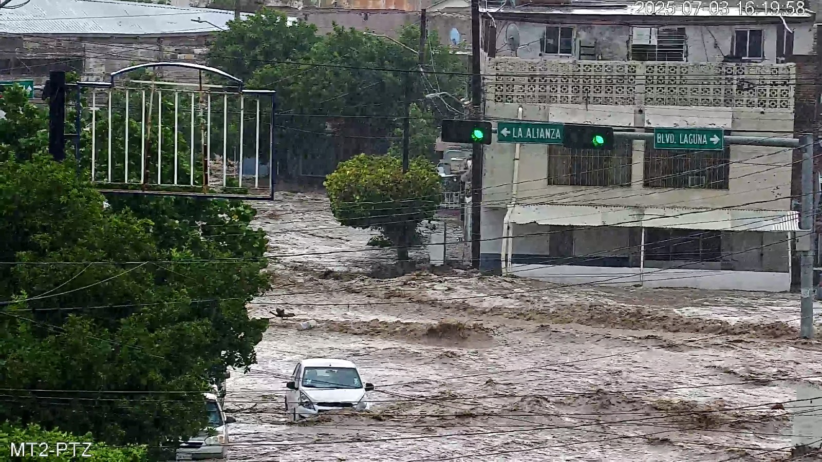 ¡Evita salir de casa! Intensas lluvias inundan varios sectores en Torreón
