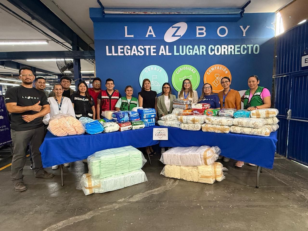 Empresa de San Pedro entrega importante donación de pañales al DIF