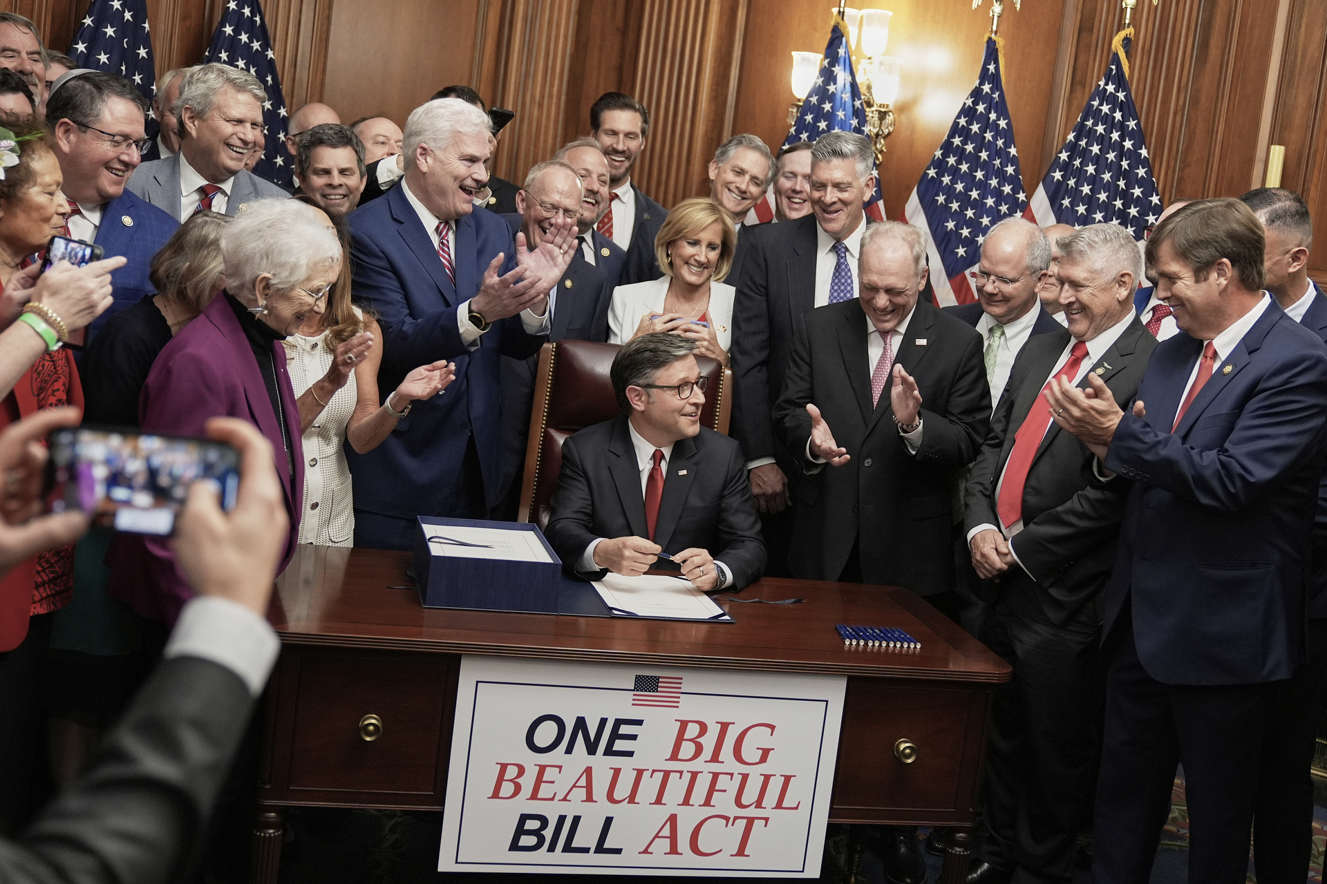 Congreso aprueba plan fiscal de Donald Trump