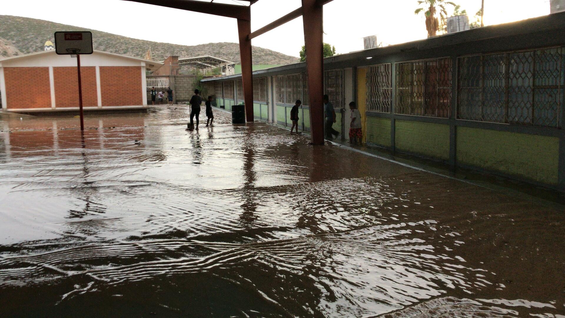 Cuatro escuelas de Torreón suspendieron clases por afectaciones que dejaron las lluvias
