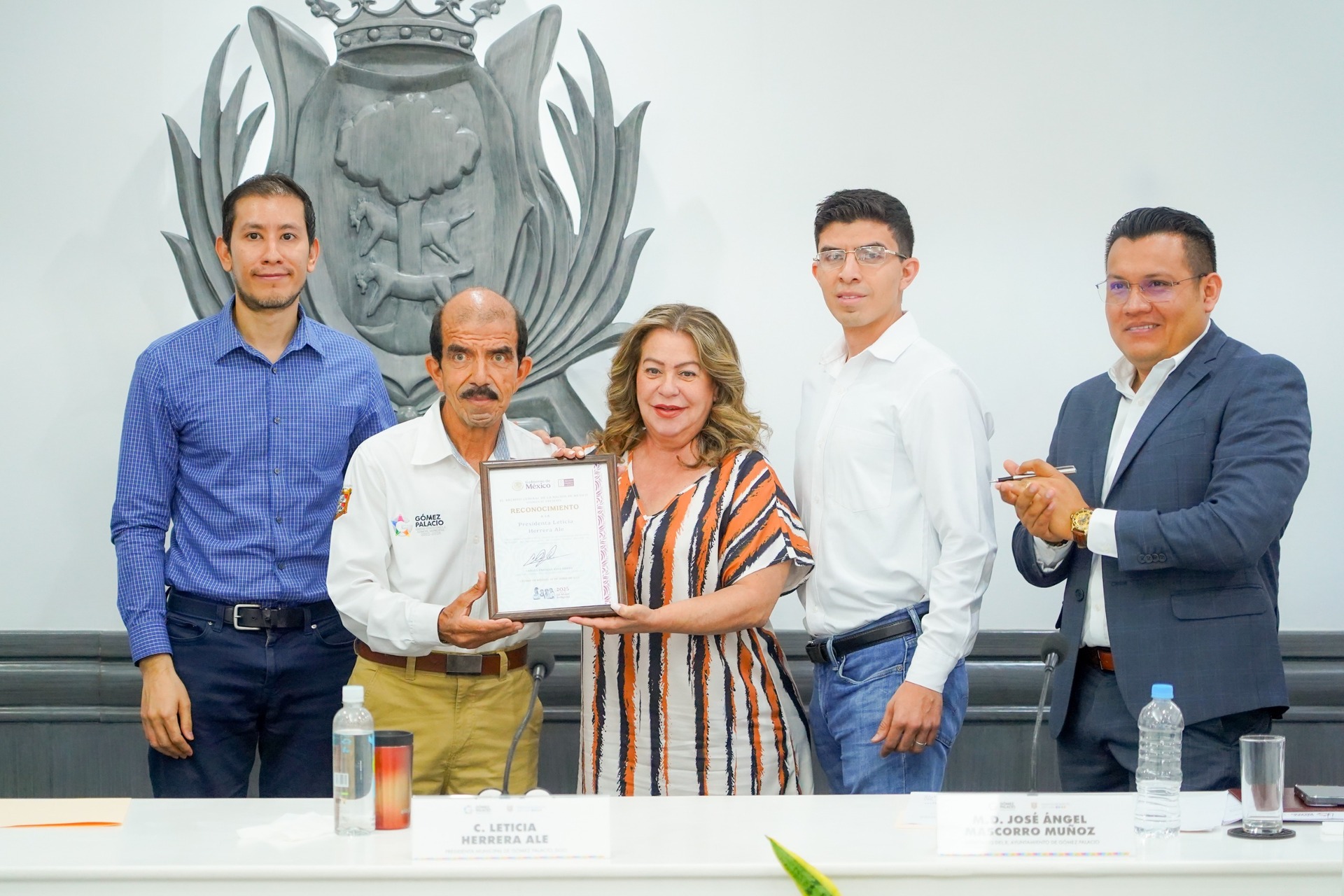 Archivo General de la Nación reconoce a Leticia Herrera, por preservar Archivo Municipal de Gómez Palacio
