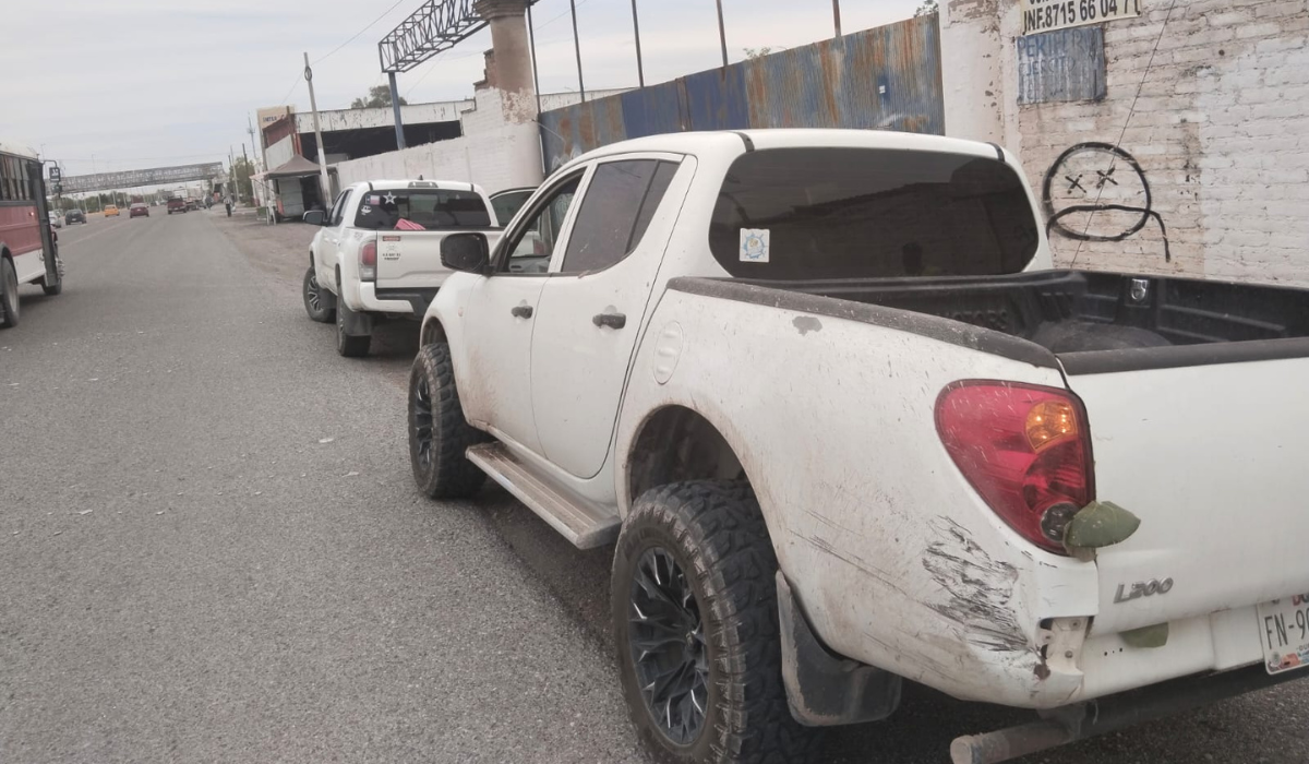 Reportan choque de dos camionetas en el bulevar Ejército Mexicano