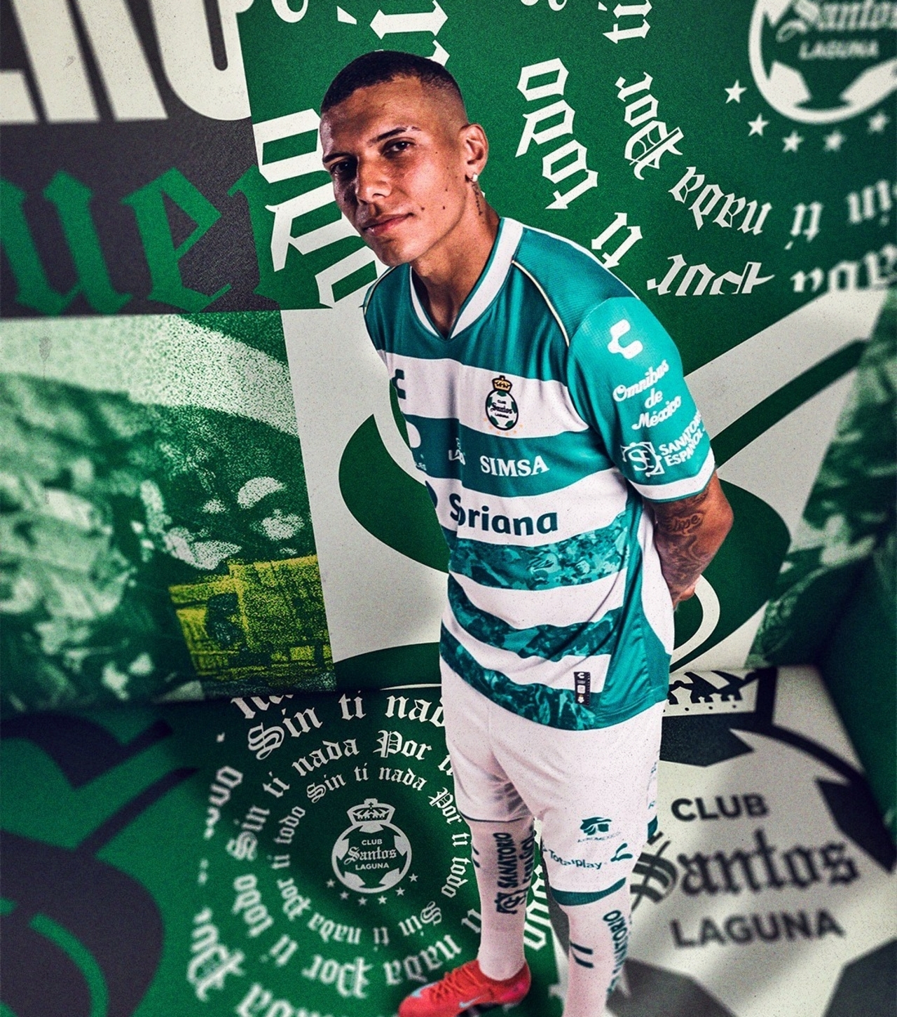 La indumentaria de local volverá a lucir las franjas en horizontal en color verde, luego del descontento por parte de la afición ante las del diseñadas en la temporada anterior, que estaban en vertical.