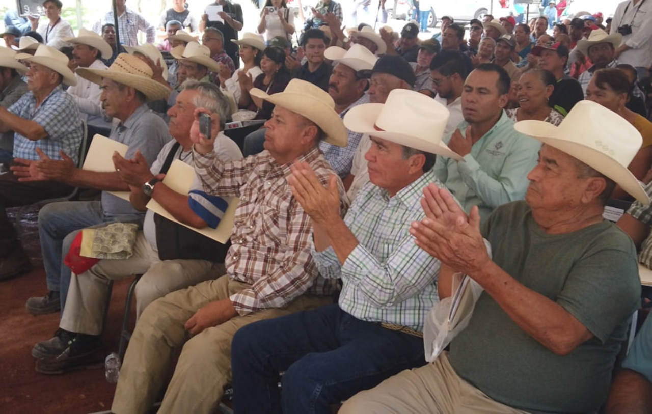 Productores de Lerdo recibieron el apoyo de semillas de avena.