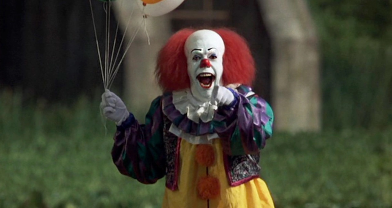 Inolvidable. Los críticos elogiaron la actuación de Tim Curry como Pennywise.