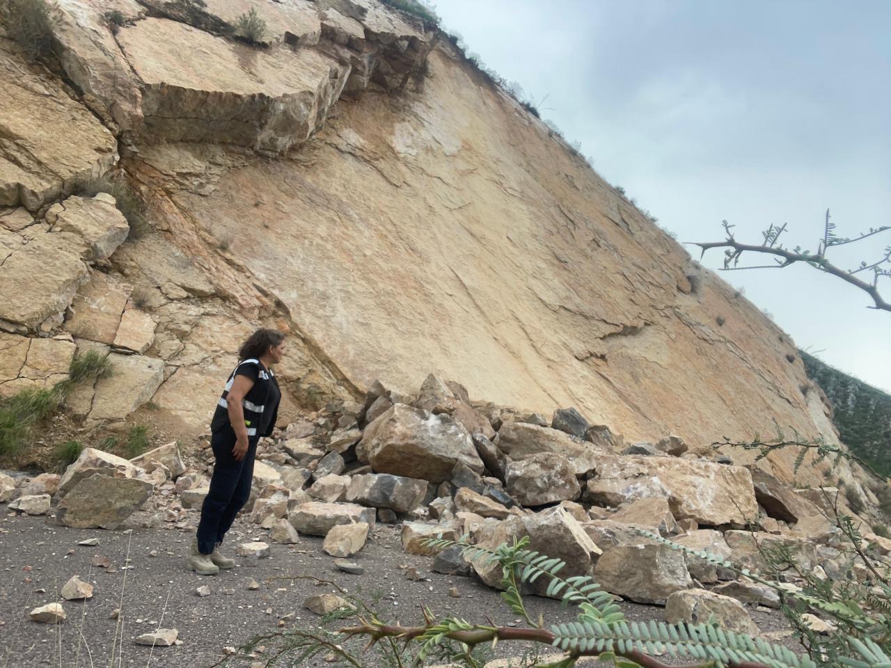 Se registra deslave del cerro en la Cuesta de la Fortuna de Lerdo