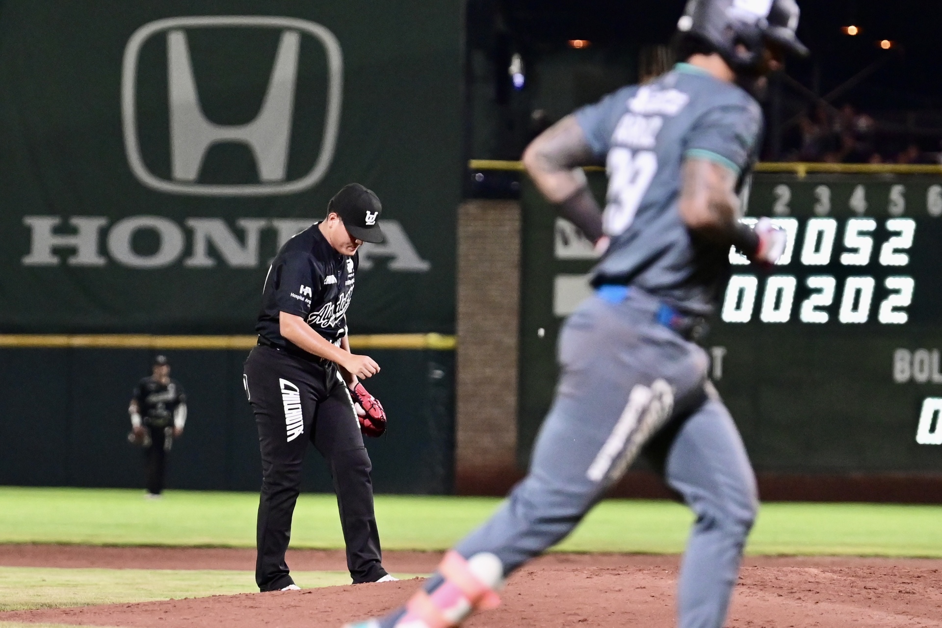 Todos los pitchers de Algodoneros que pisaron el montículo se llevaron al
menos una carrera durante el encuentro. (Fotografía Enrique Terrazas