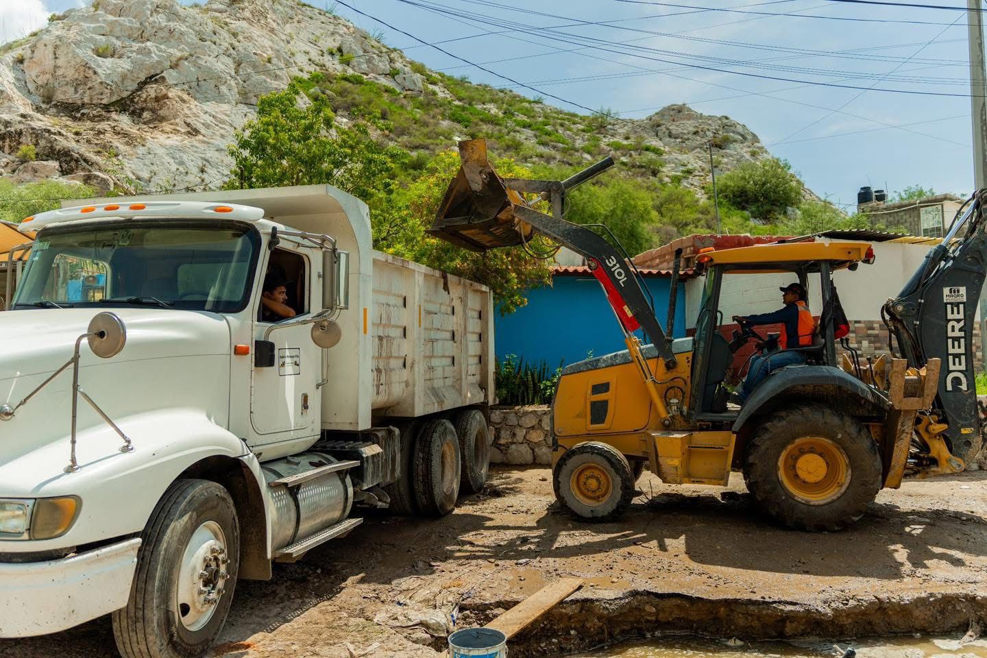 La Dirección de Obras Públicas removió más de 700 toneladas de escombro y deslave. (EL SIGLO DE TORREÓN)