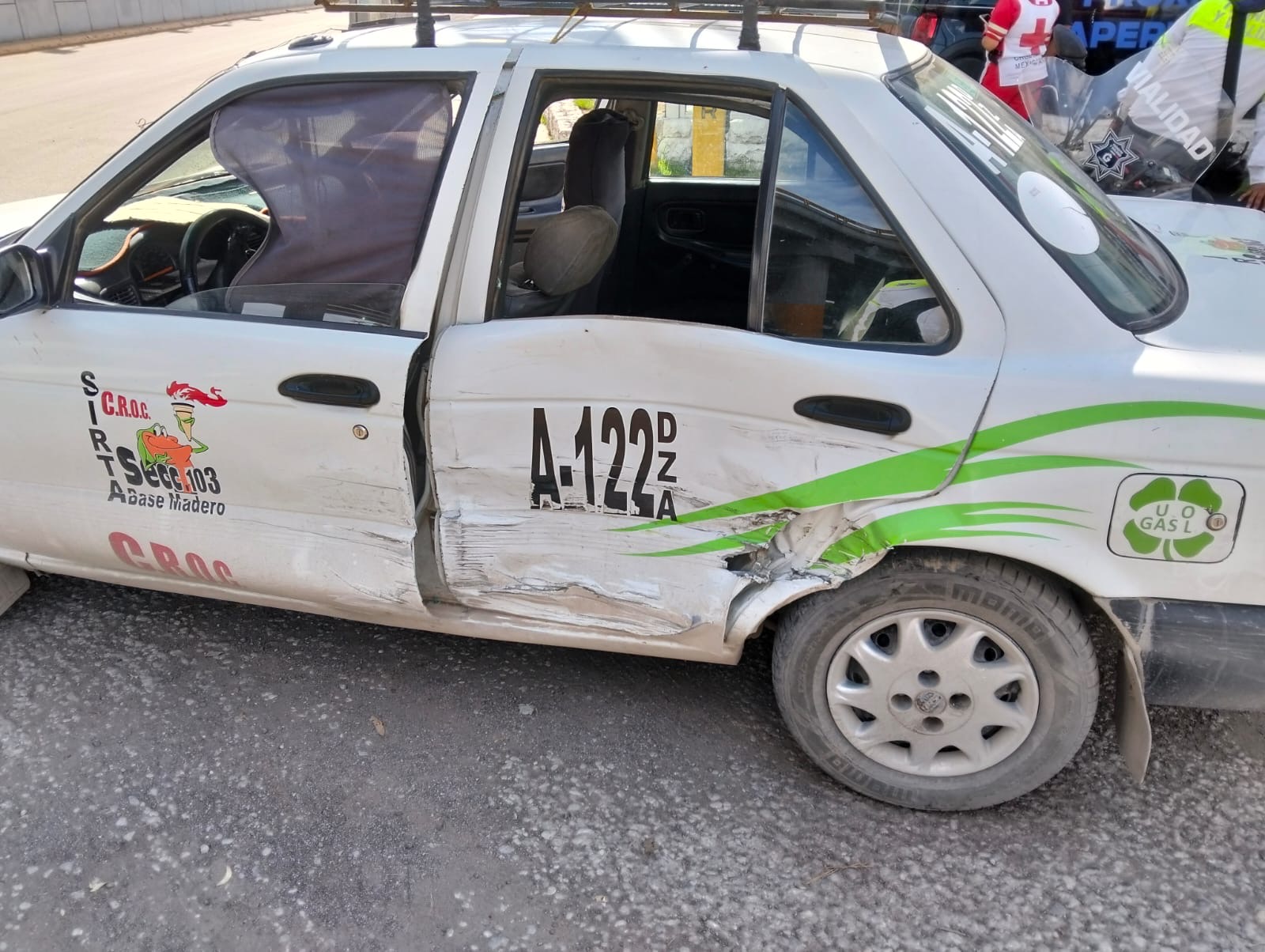 Camioneta se impacta contra taxi en la parte baja del puente D-1 de Gómez Palacio