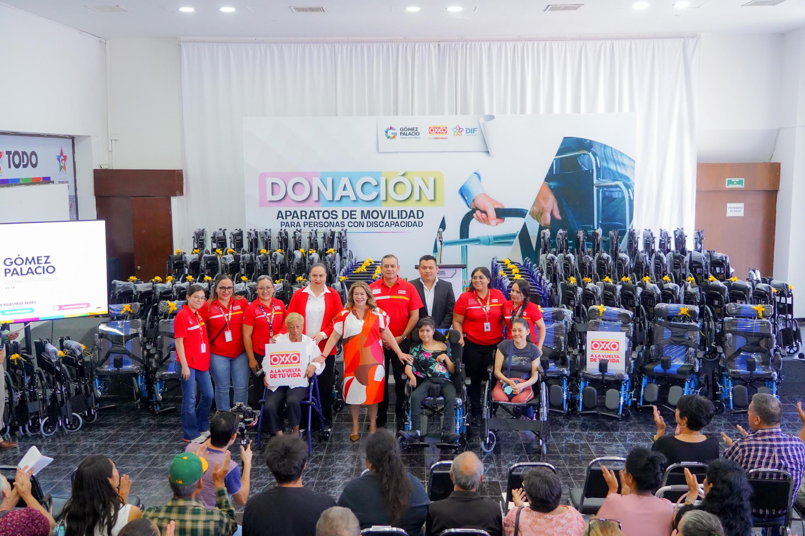 En Gómez Palacio reciben donativo de 139 aparatos de movilidad por parte de cadena OXXO