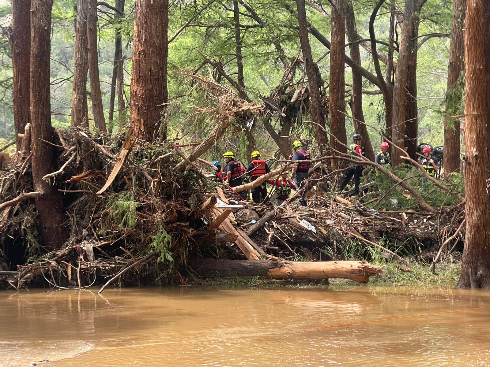 Acuña envía equipo de rescate acuático a participar en trabajos de rescate en Texas