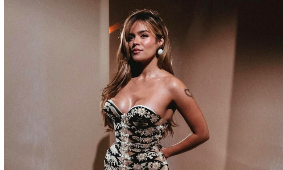 Karol G brilla en el desfile de la Semana de la Alta Costura