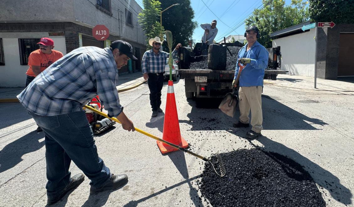 Intensifican labores de bacheo en Lerdo tras lluvias recientes