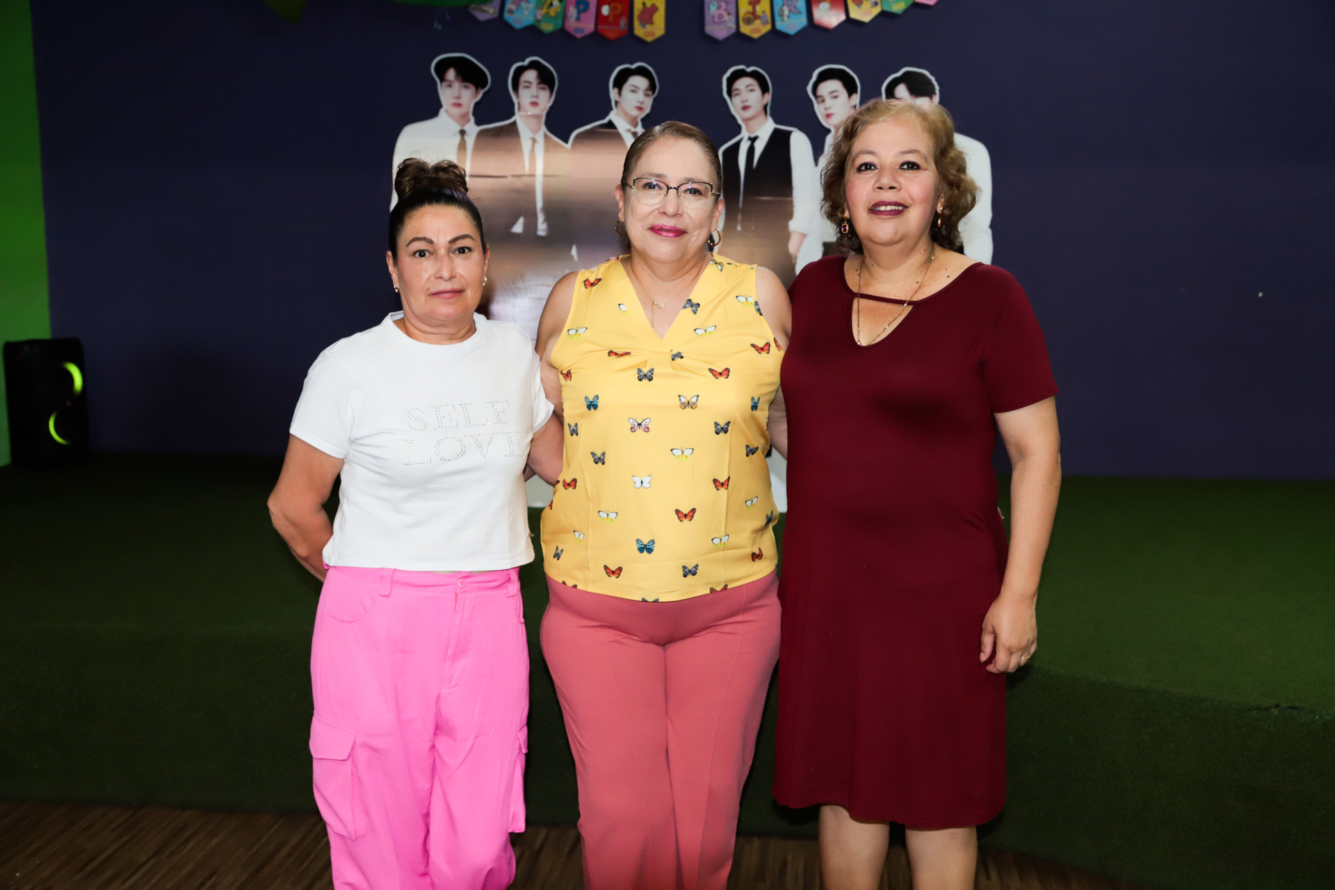 Raquel Ríos, Isela Esquivel y Cristina González.