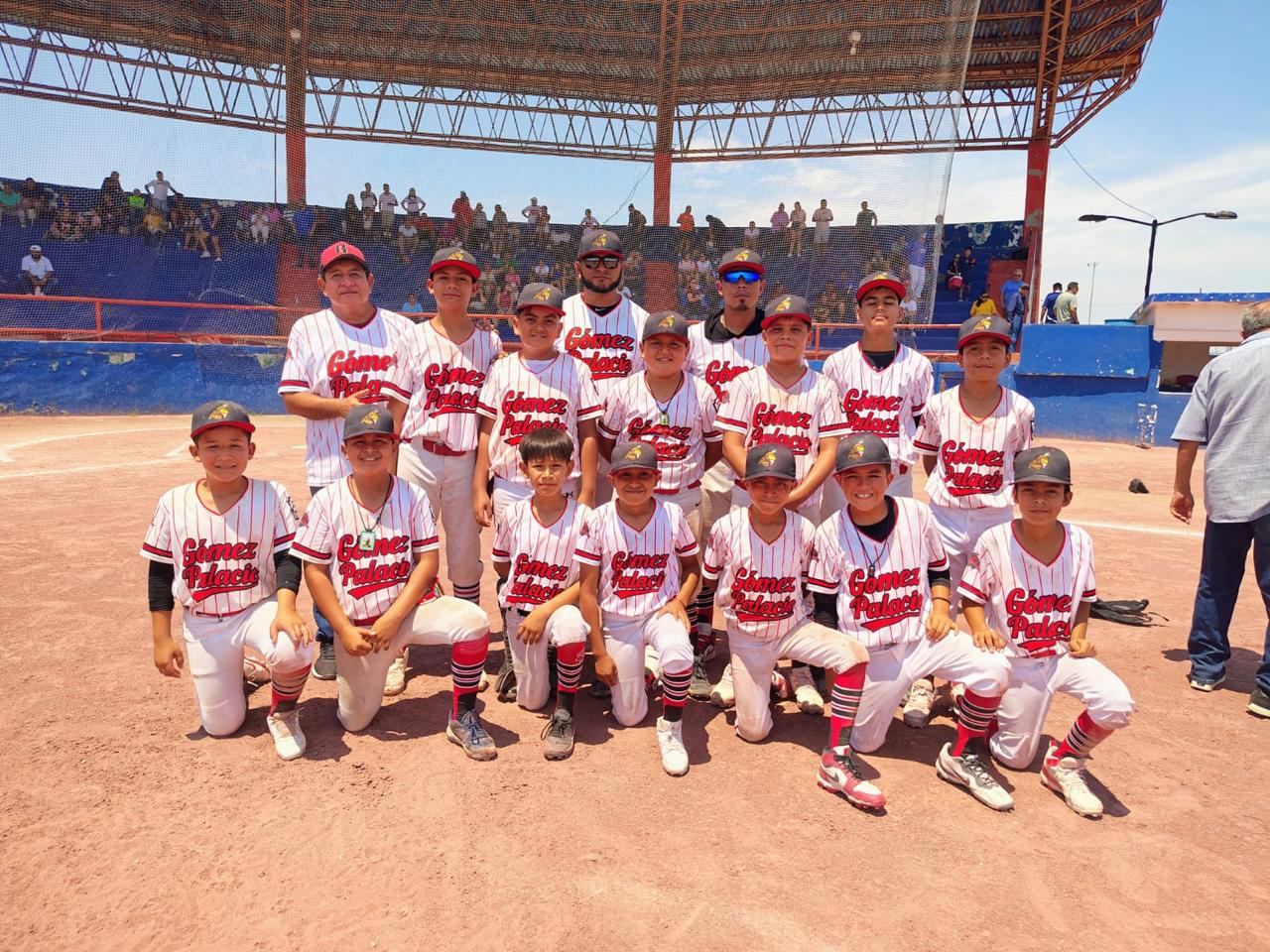 Con gran entusiasmo y excelente preparación, los pequeños laguneros viajaron hasta tierras sonorenses para jugar en Guaymas. (Especial)

