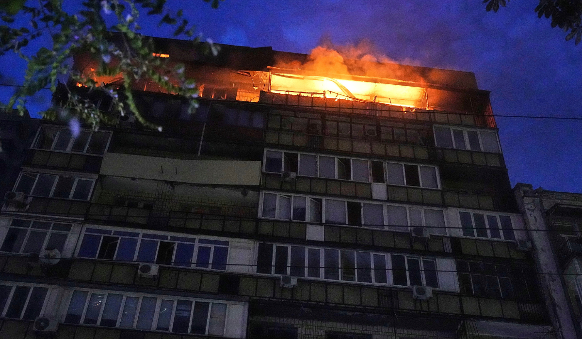 Rusia ataca Kiev provocando incendios y deja al menos 10 heridos