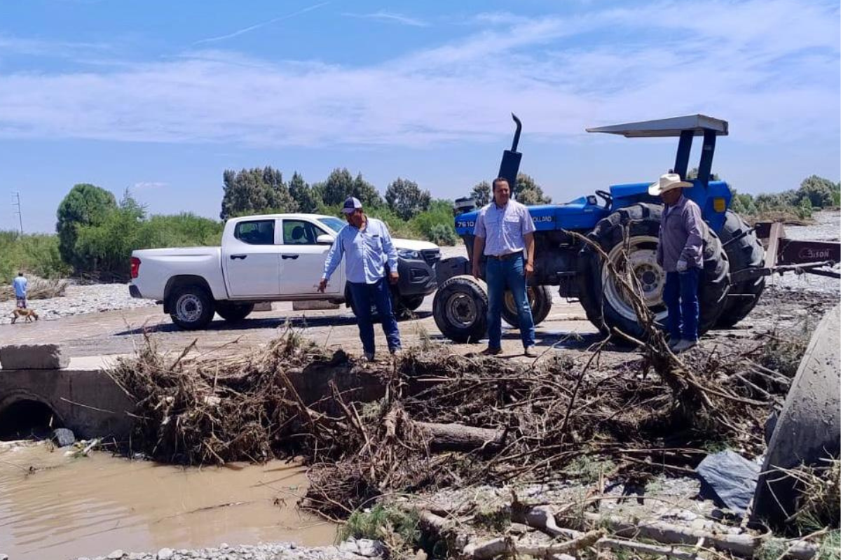 Habilitan accesos urbanos y ejidales en Ramos Arizpe dañados por lluvias