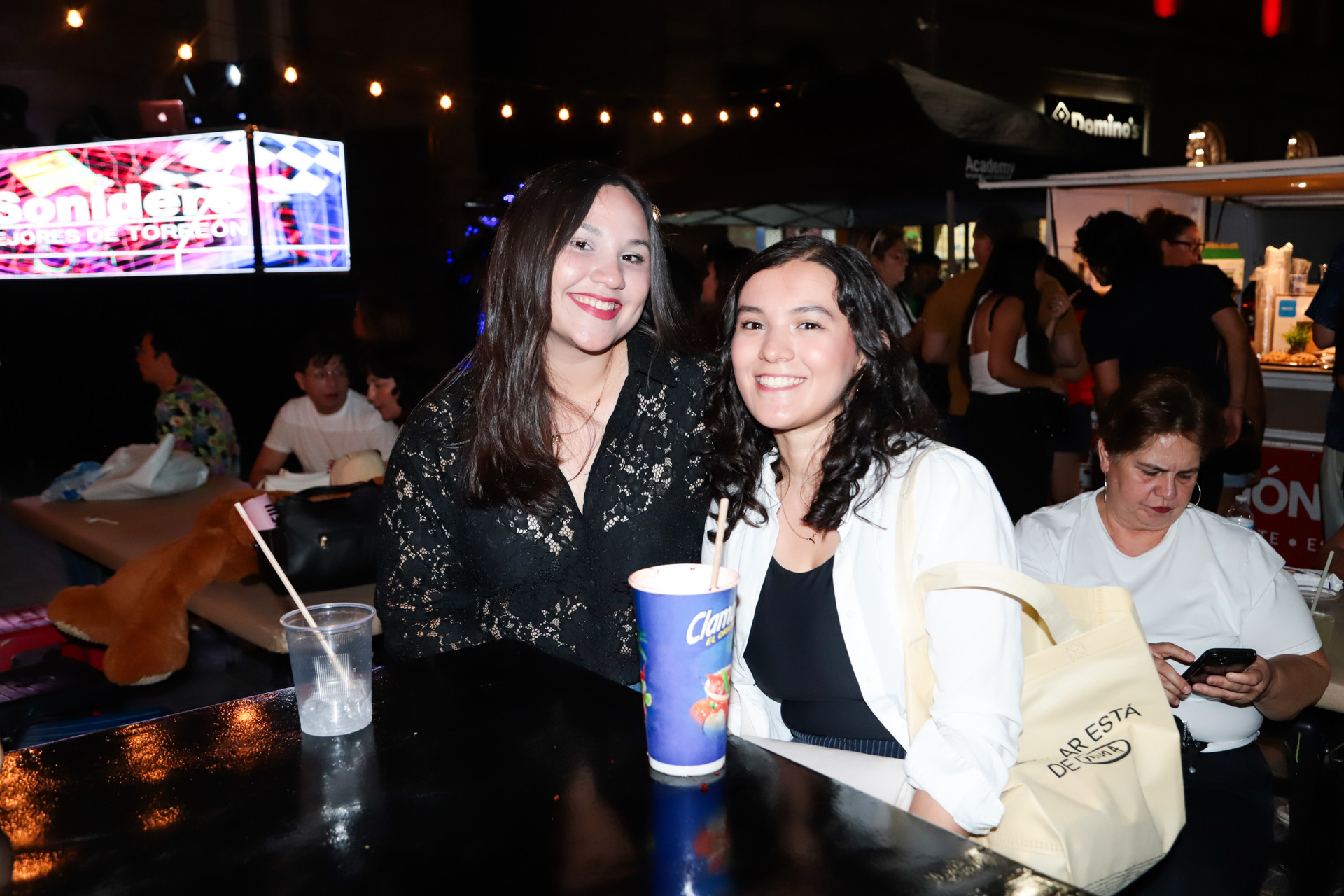 Priscila Pulido y Yessica Ayala.