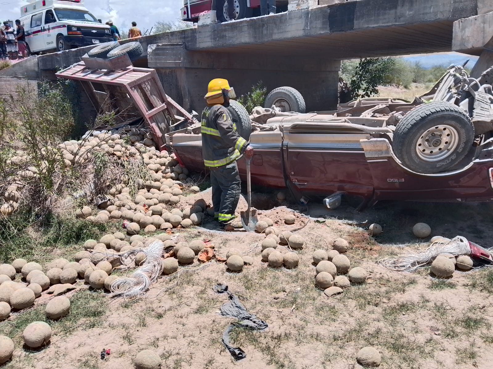 Volcadura de vehículo en la carretera a Mieleras deja cuatro heridos