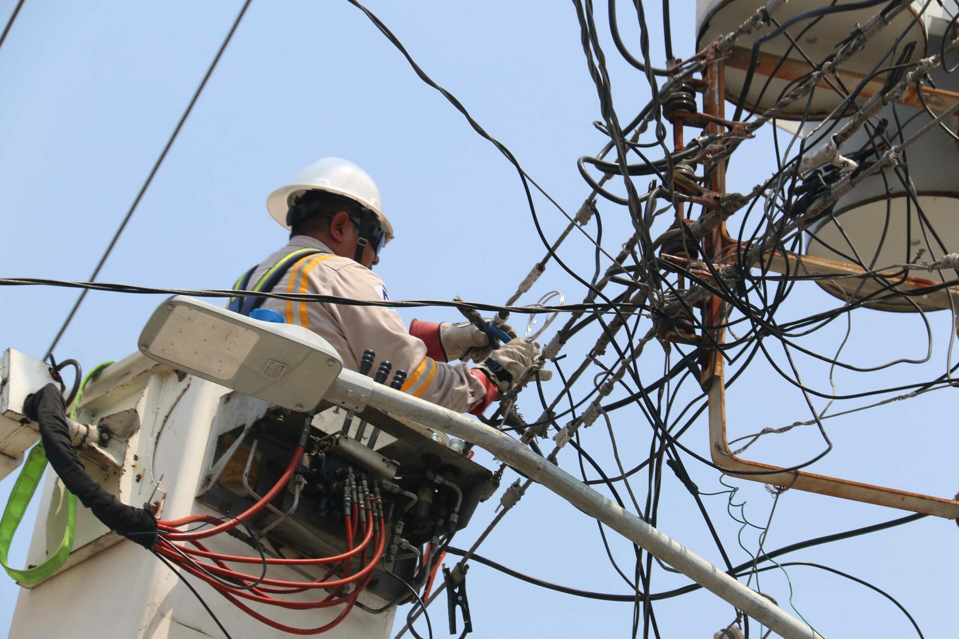 Sufren apagones 335 mil industriales en México solo en 2025