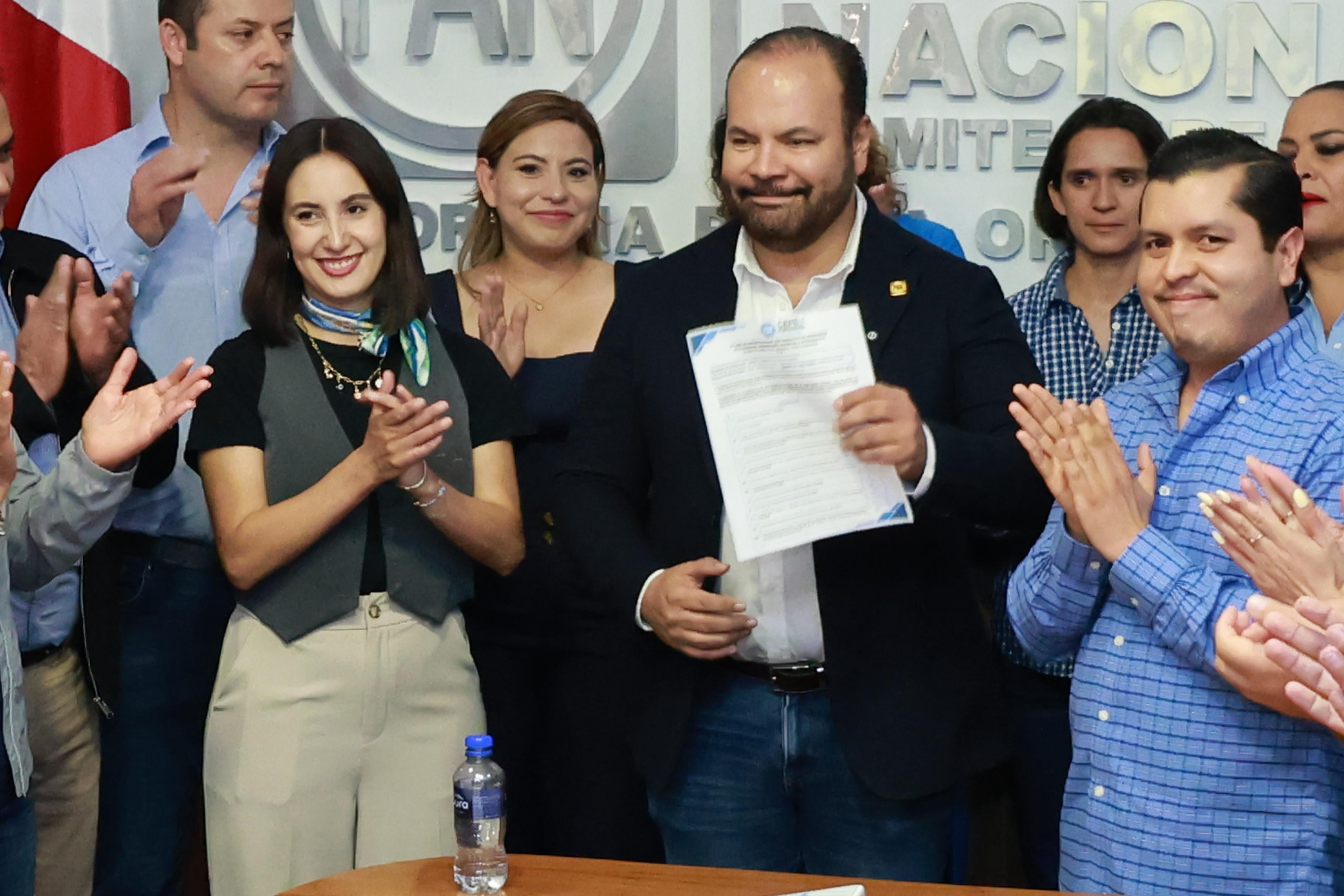 Mario Salazar va de nuevo por la dirigencia estatal del PAN