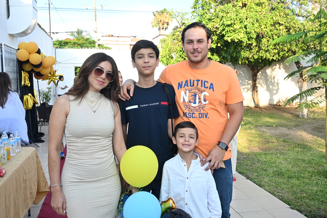 Nadia, Emmanuel, Félix y Nicolás.