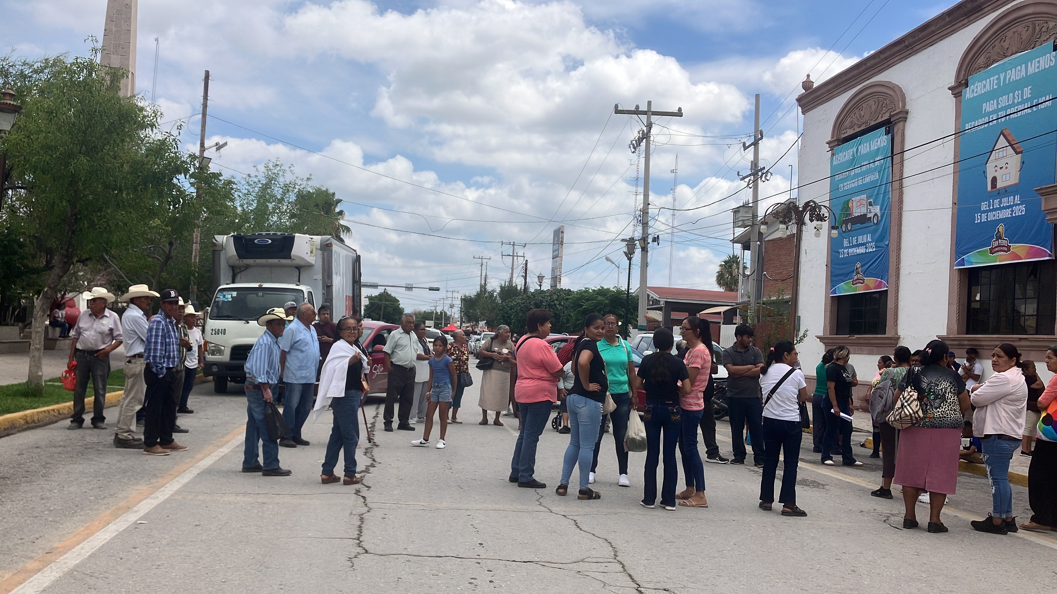 Habitantes del ejido Mayrán se manifiestan en Presidencia Municipal de San Pedro
