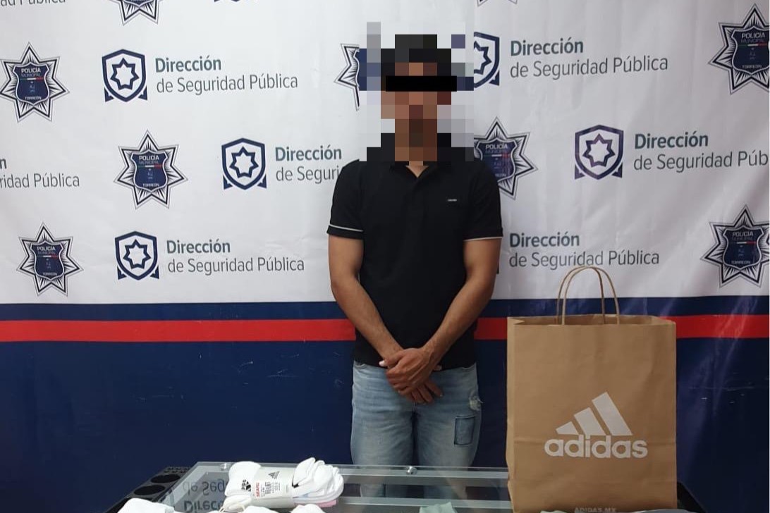 Policía de Torreón detiene a joven por robo en Galerías