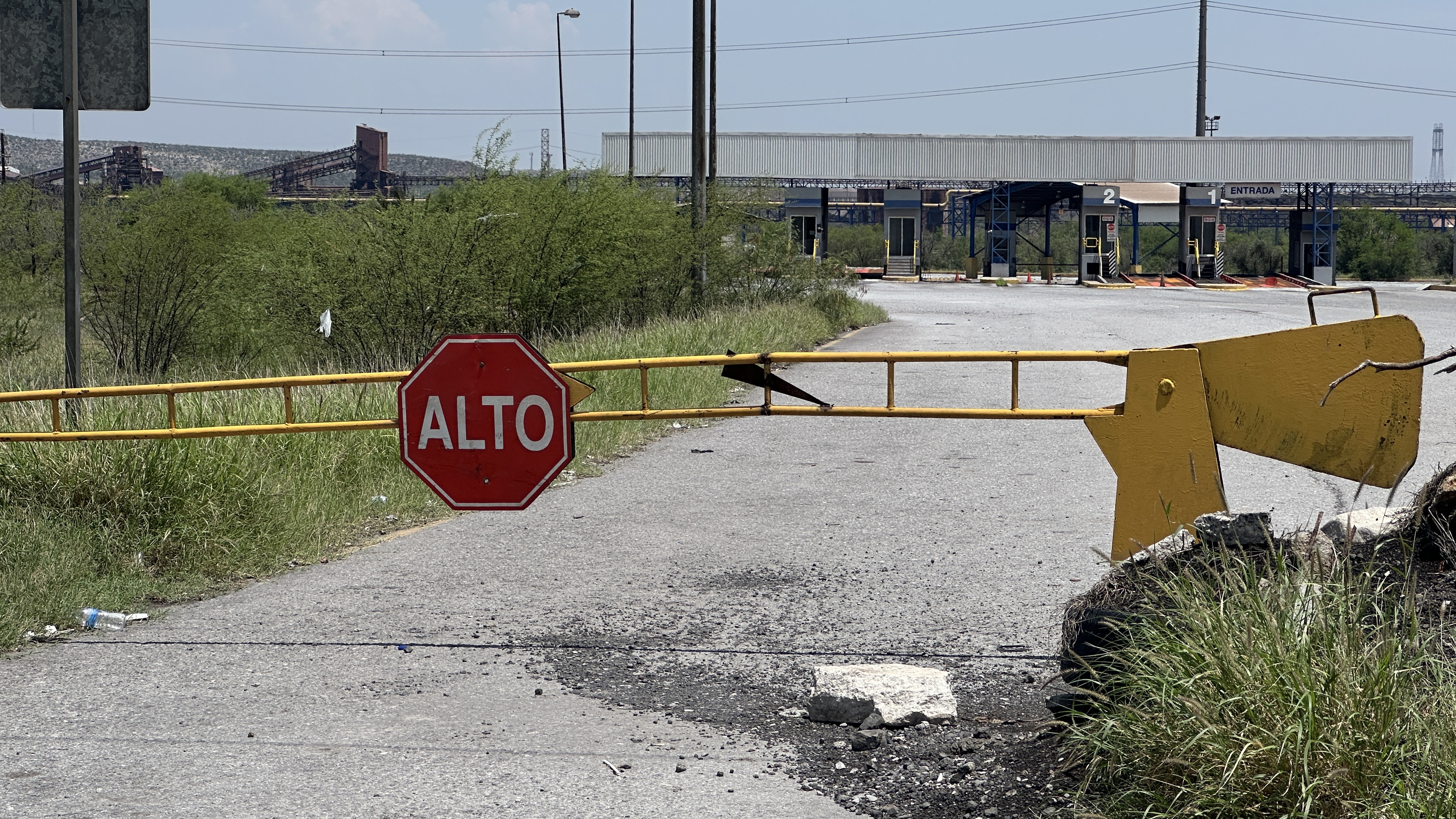 Obreros refuerzan vigilancia en AHMSA para impedir retiro de maquinaria