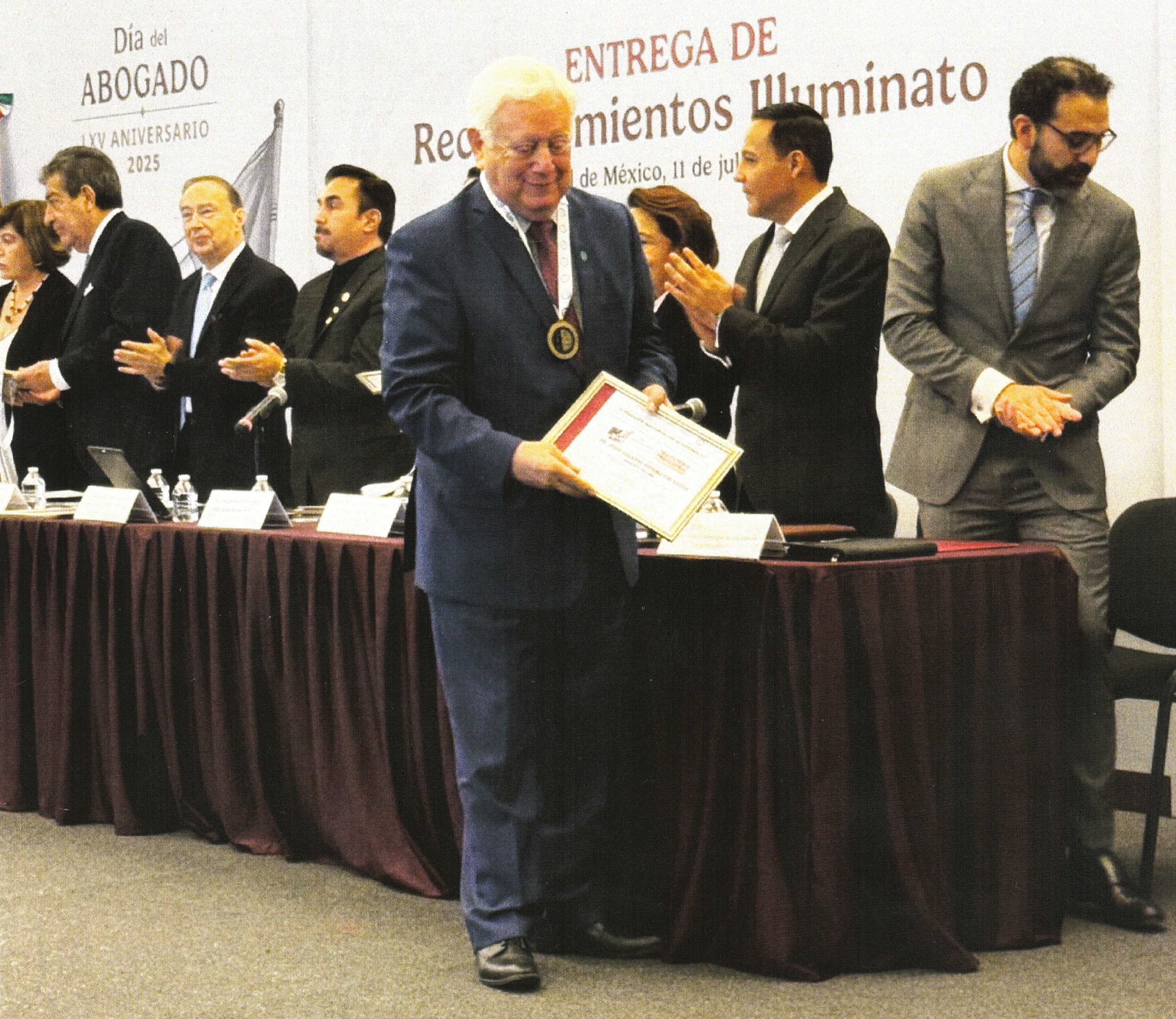 Jesús G. Sotomayor, cronista oficial de Torreón, recibió reconocimiento en Ciudad de México