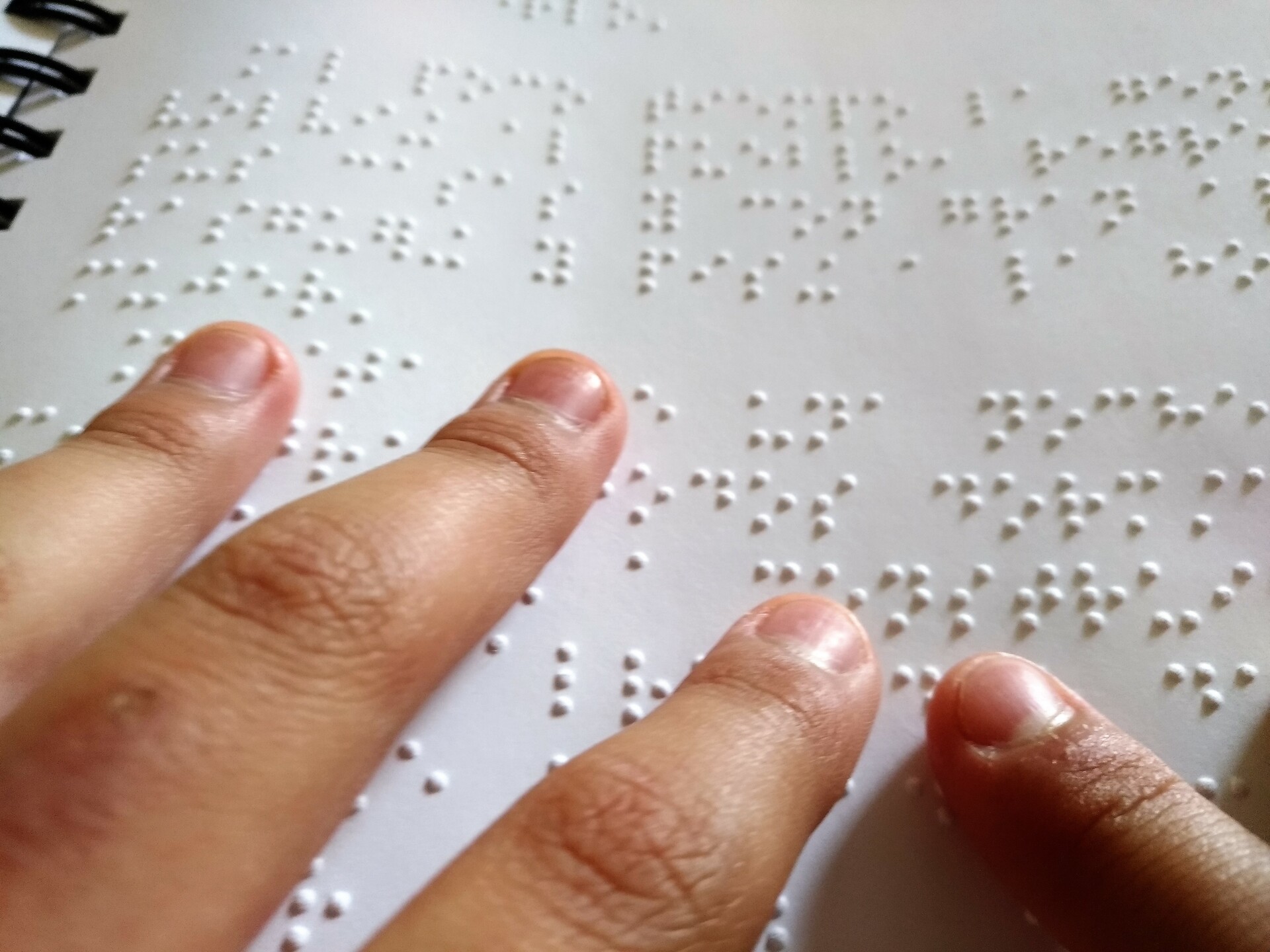 Tras años de espera, usuarios de Ver Contigo recibirán libros de texto en braille y en macrotipo