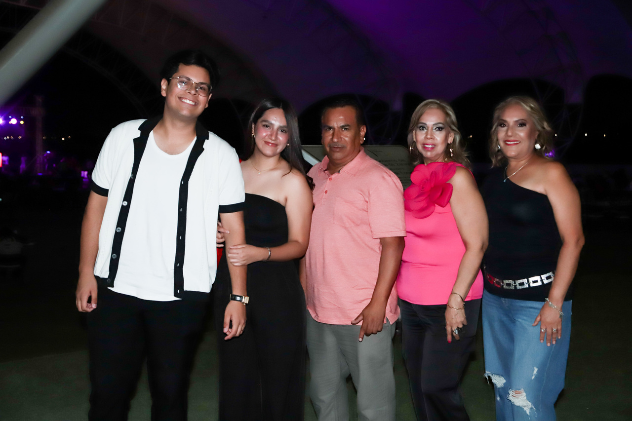 Santiago, Cecia, Hugo, Elsa y Angélica.