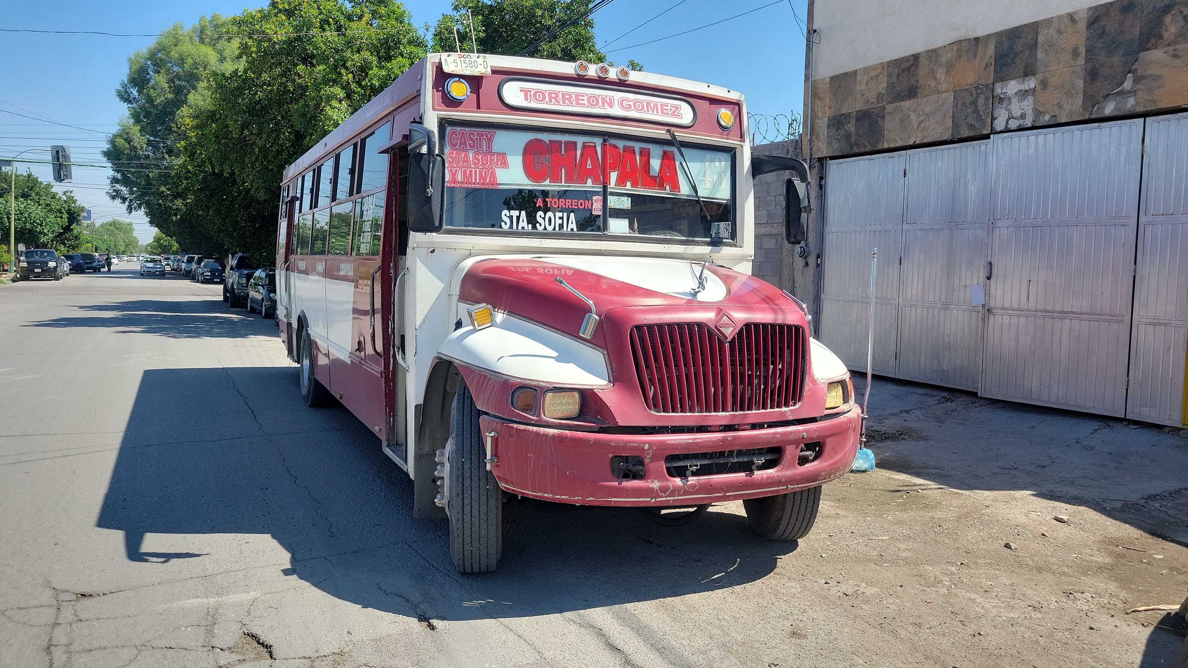 Camionero de 18 años se impacta contra auto particular en Gómez Palacio