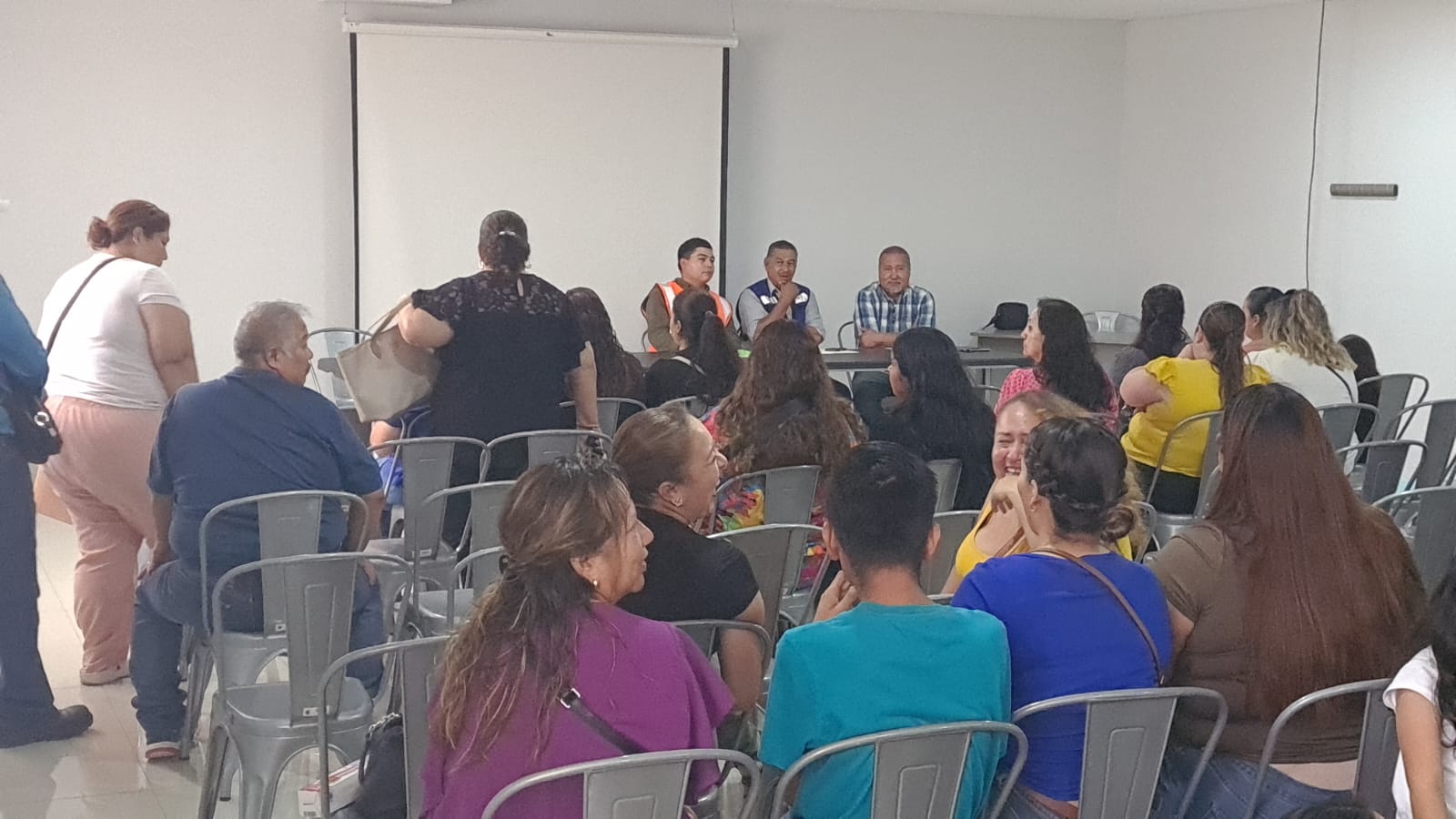 Instituciones del programa La Escuela Es Nuestra reciben asesoría de Canaco y Canacintra