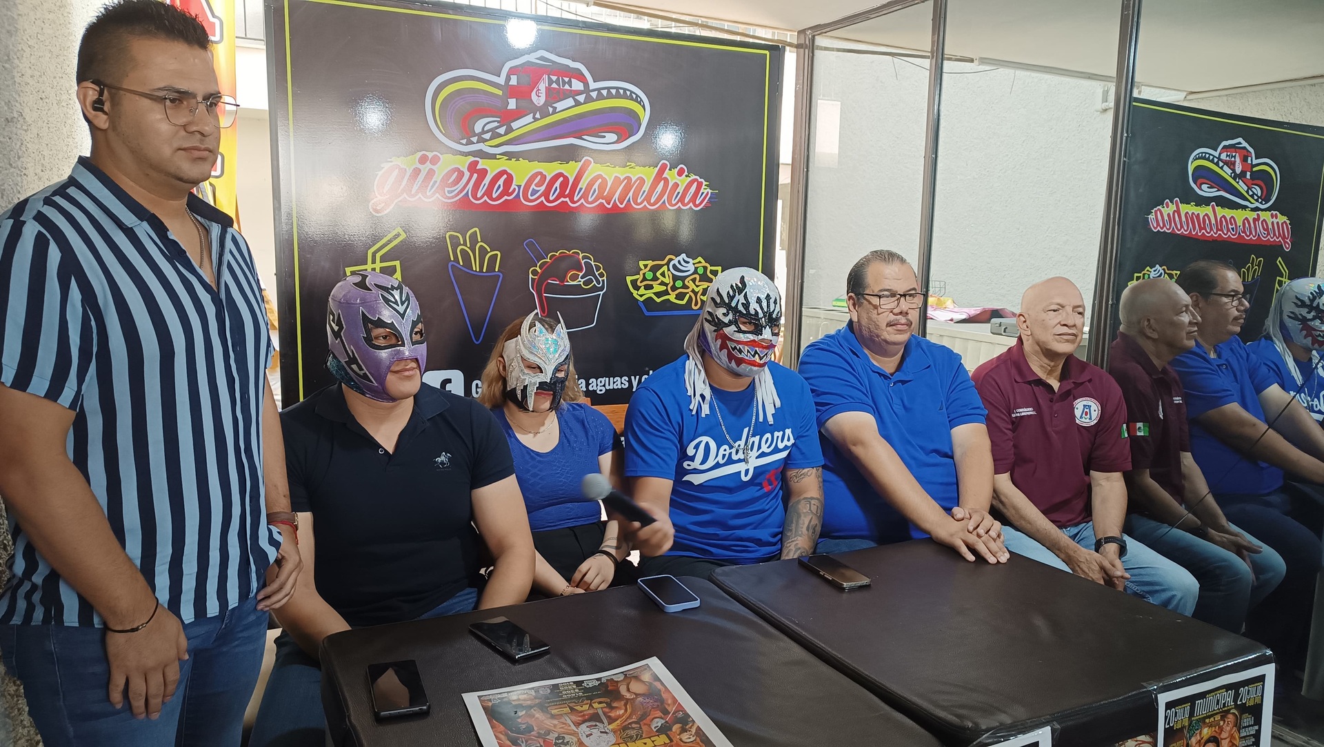Gladiadores que estarán presentes en la cartelera, junto a autoridades
del deporte local, dieron a conocer esta tremenda función. (META)