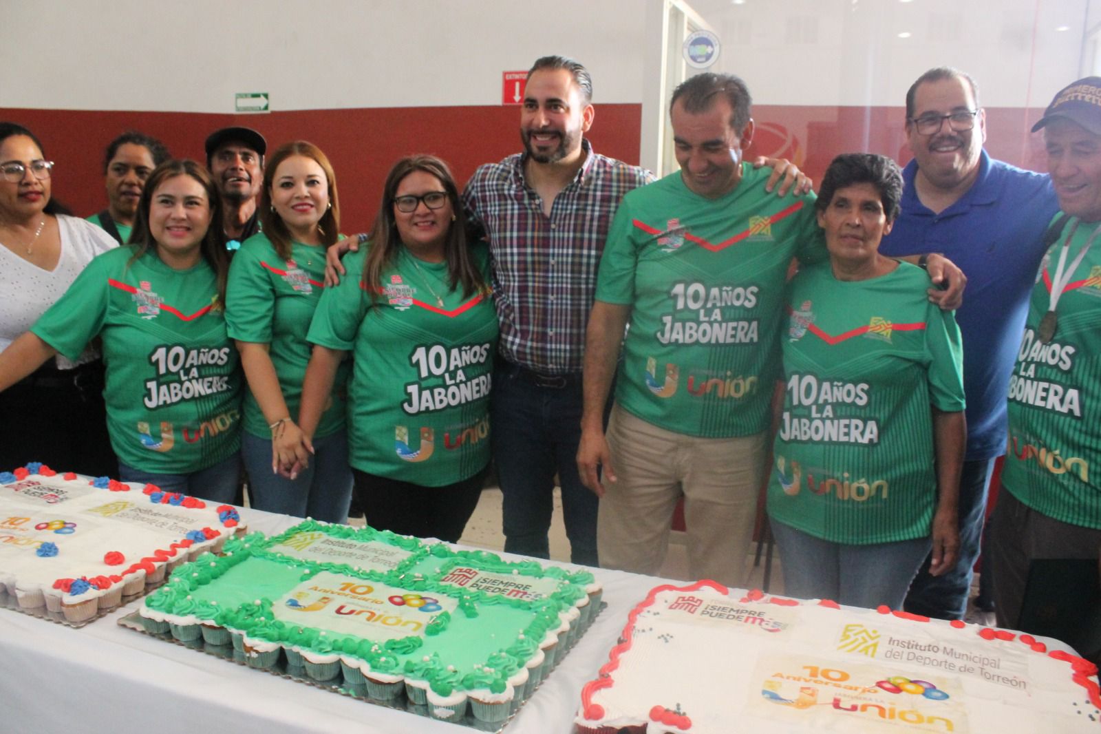 Con pastel, mariachi, ‘Las Mañanitas’ y mucho deporte, se realizó el emotivo acto conmemorativo. (Especial)
