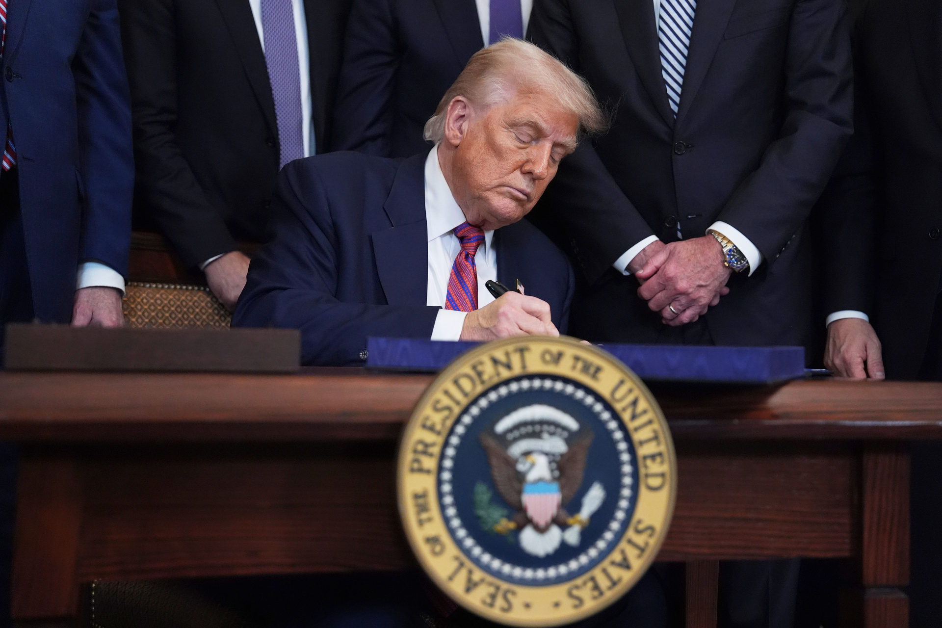 Donald Trump demanda al Wall Street Journal por publicar supuesta carta a Jeffrey Epstein