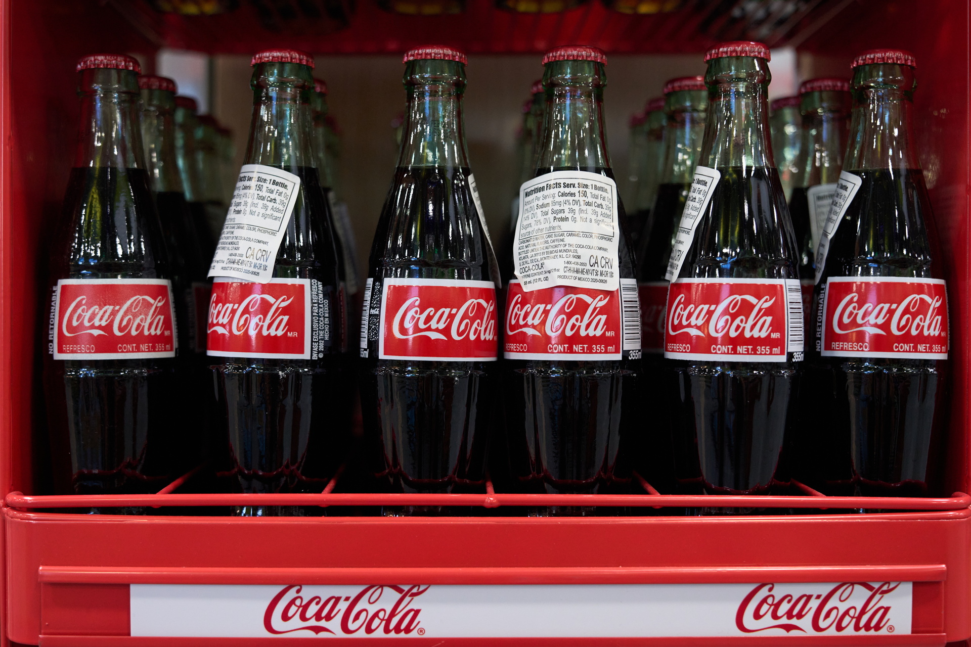 Donald Trump impulsa regreso del azúcar a Coca-Cola y pone en la mira a la versión mexicana