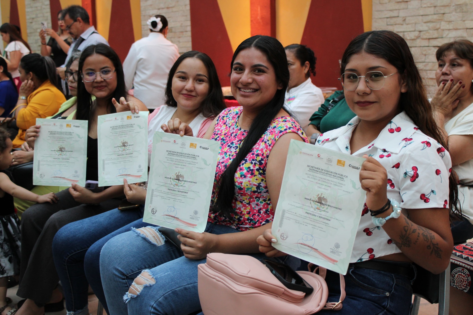 Se gradúan mujeres que participaron en talleres para el autoempleo en San Pedro