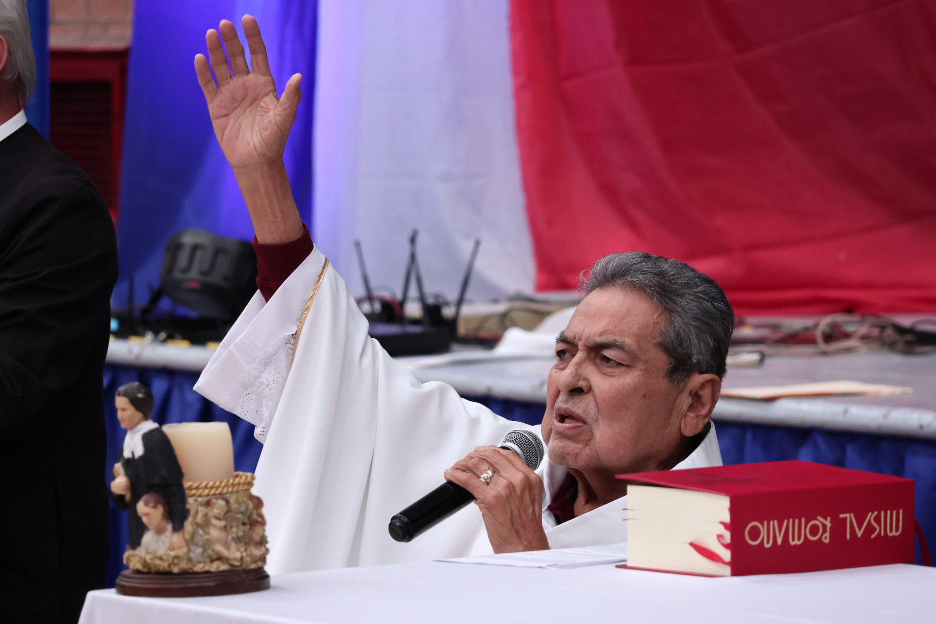 Alerta el padre Zatarain sobre supuestos mensajes de apoyo pará él, pide no caer en el engaño