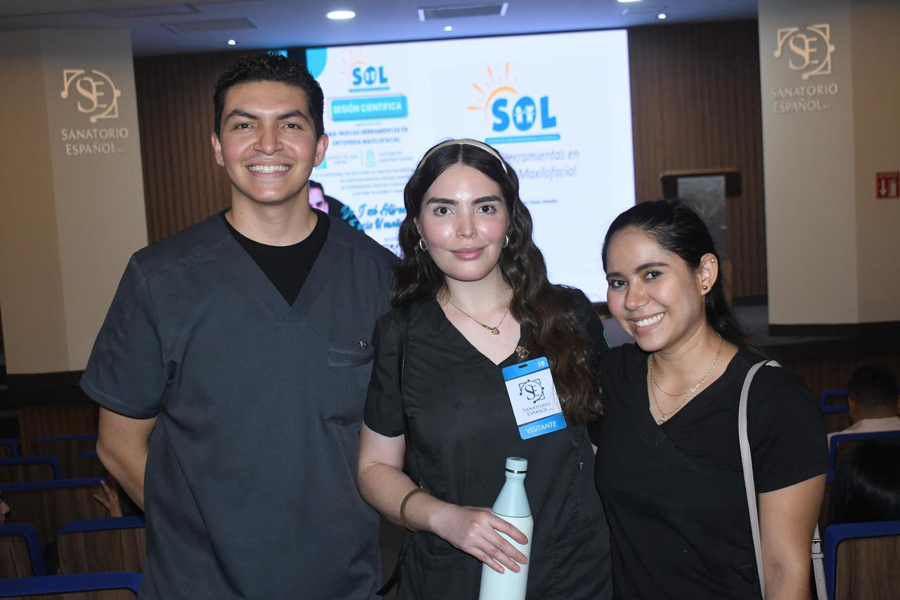 Xavier Ibarra, Wendy Estrada y Miroslava Román.