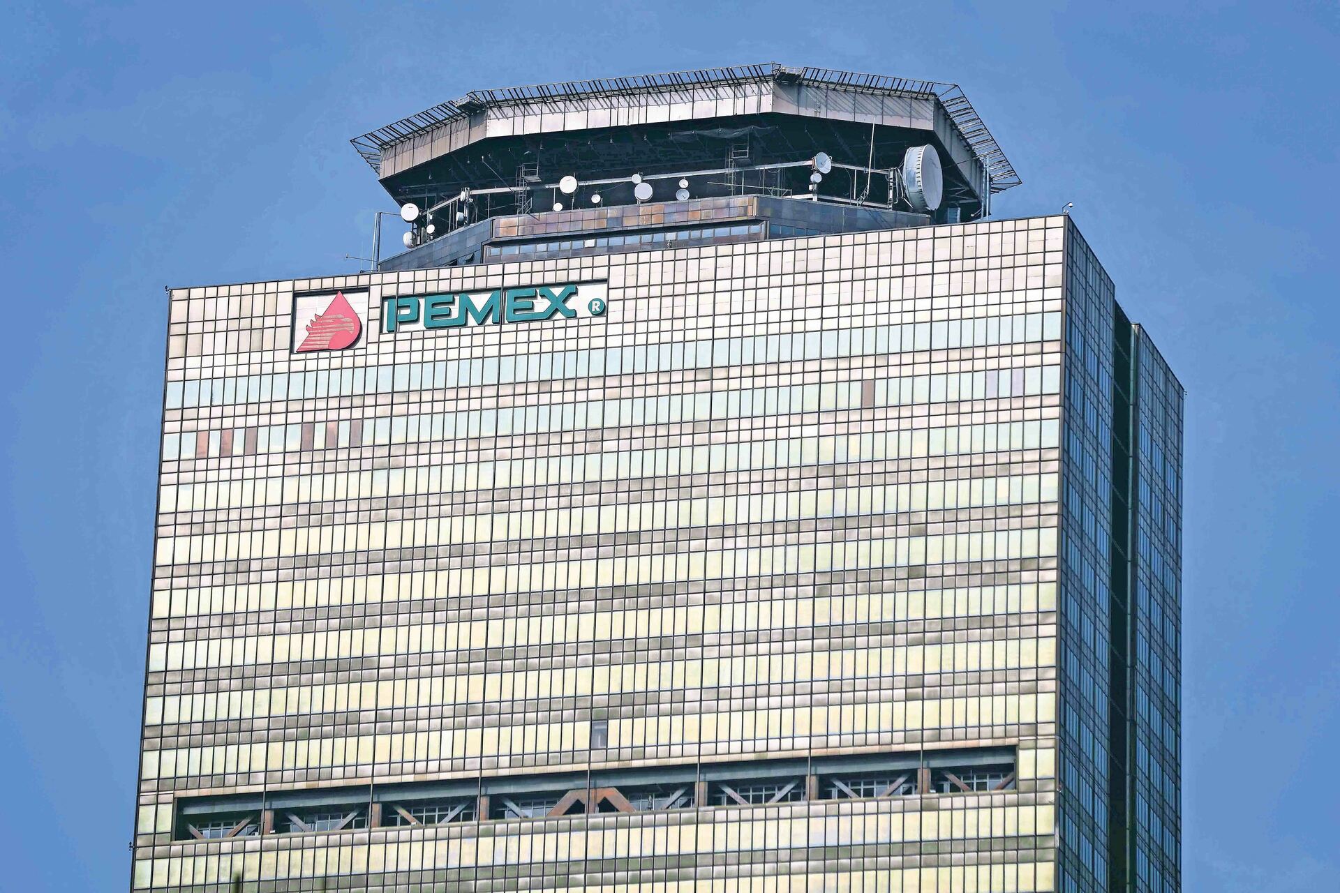 Gobierno se endeuda con hasta 10 mil mdd para rescatar a Pemex