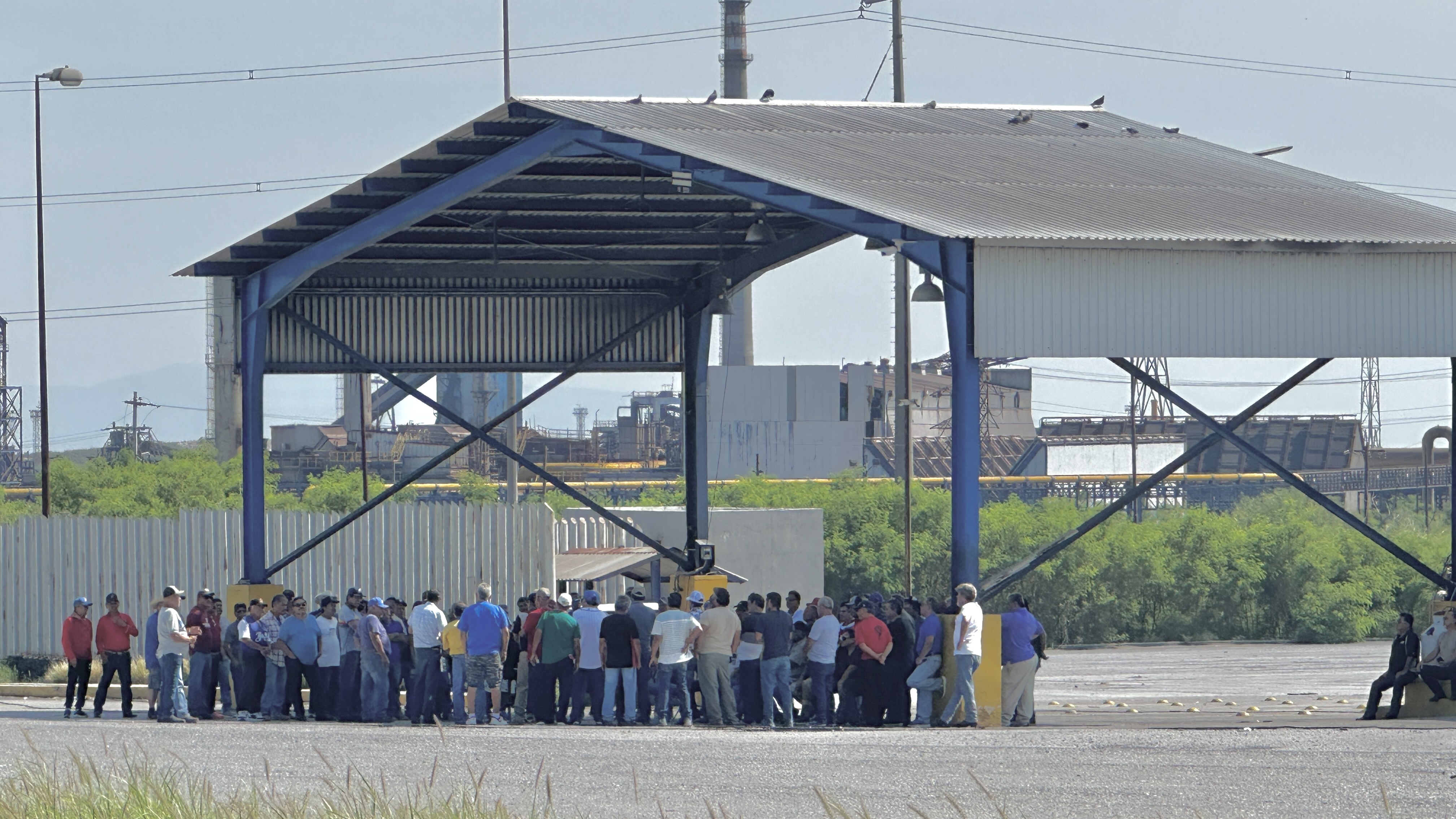El 6 de agosto extraerán de AHMSA la maquinaria; obreros rechazan acción