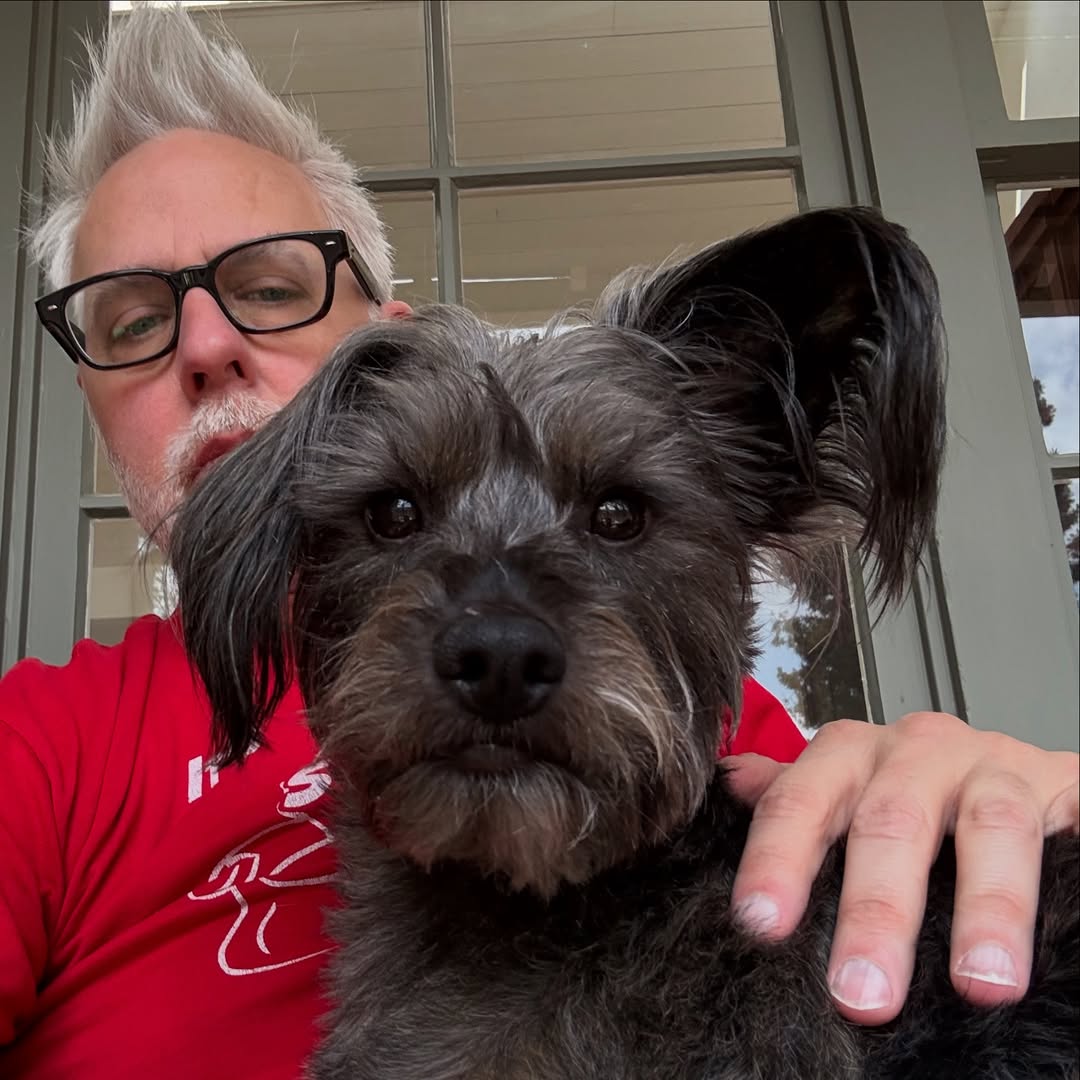 El perrito adoptado de Gunn que inspiró a 'Krypto'