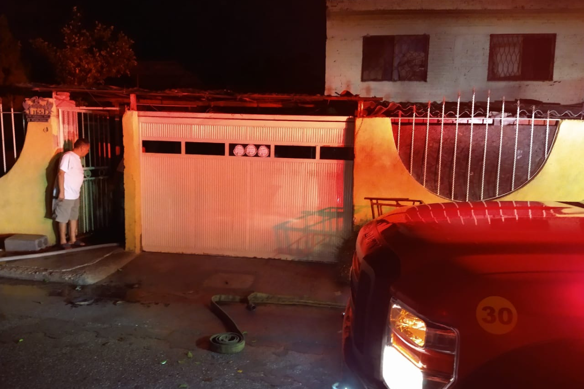 Vándalos incendian casa de un hombre septuagenario en la colonia Eugenio Aguirre Benavides de Torreón