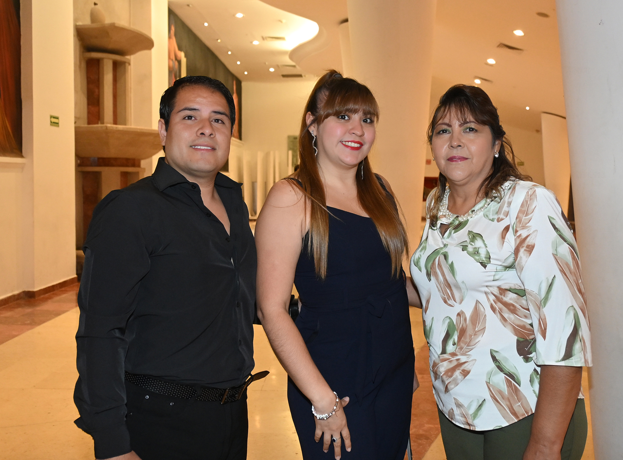 Enrique, Jessica y Juanis.